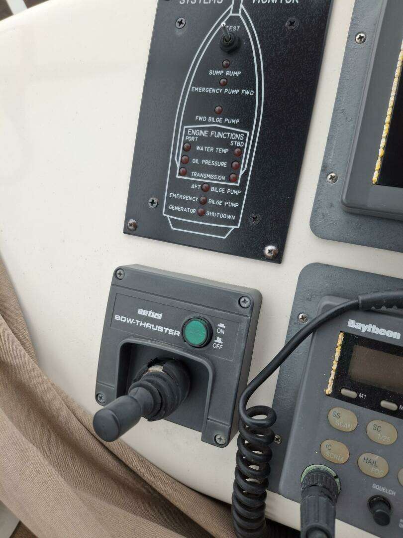1997 Sea Ray 400 Sedan Bridge - Image 4