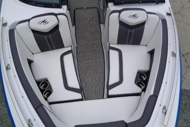 2019 Monterey 218SS Super Sport boat interior with stylish seating and cup holders.