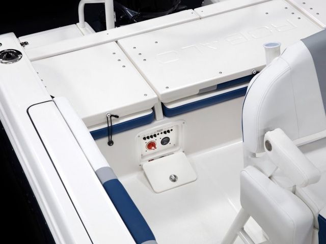 2026 Robalo R232 Explorer - 4