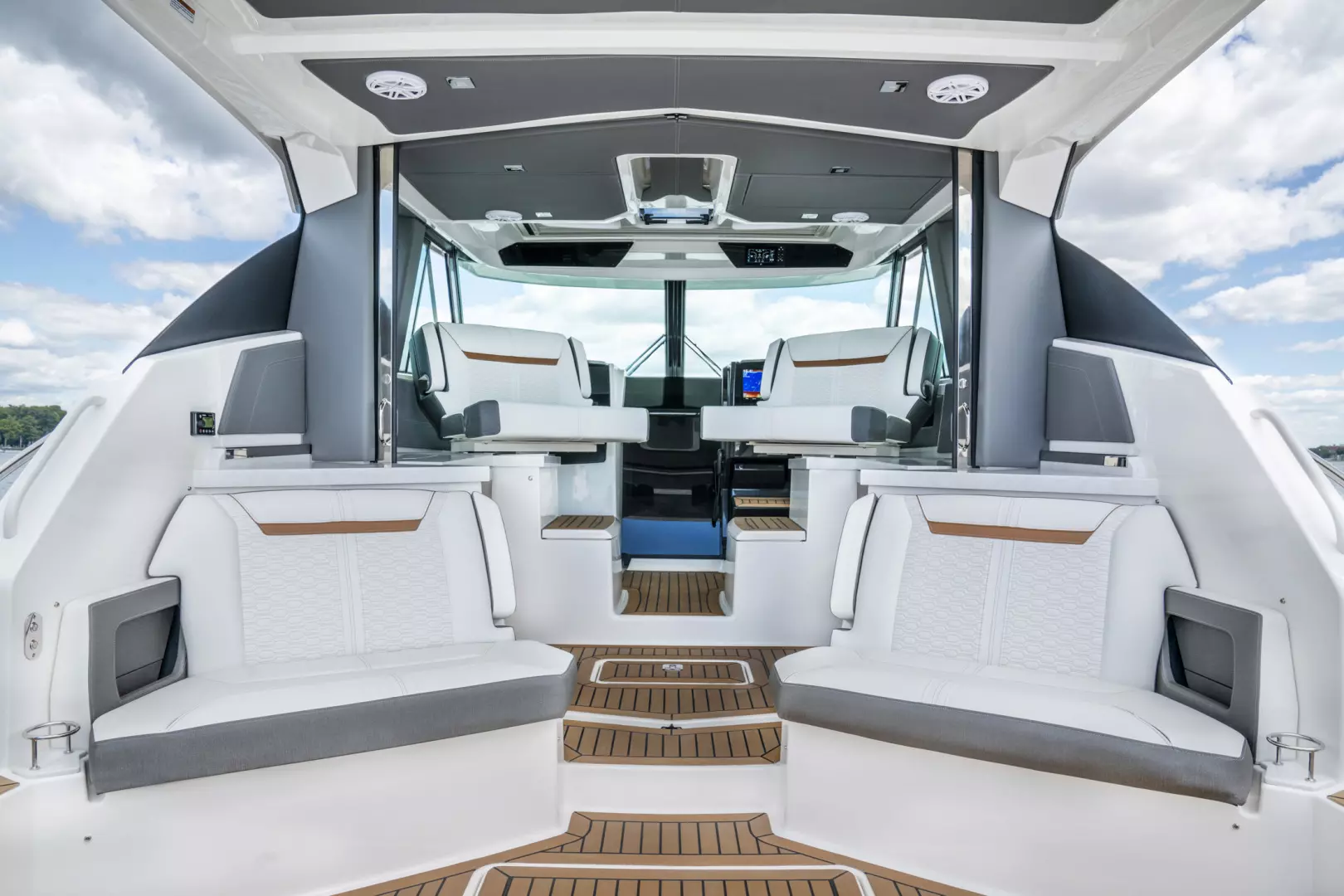 2021 Tiara Sport 43LE - Image 17