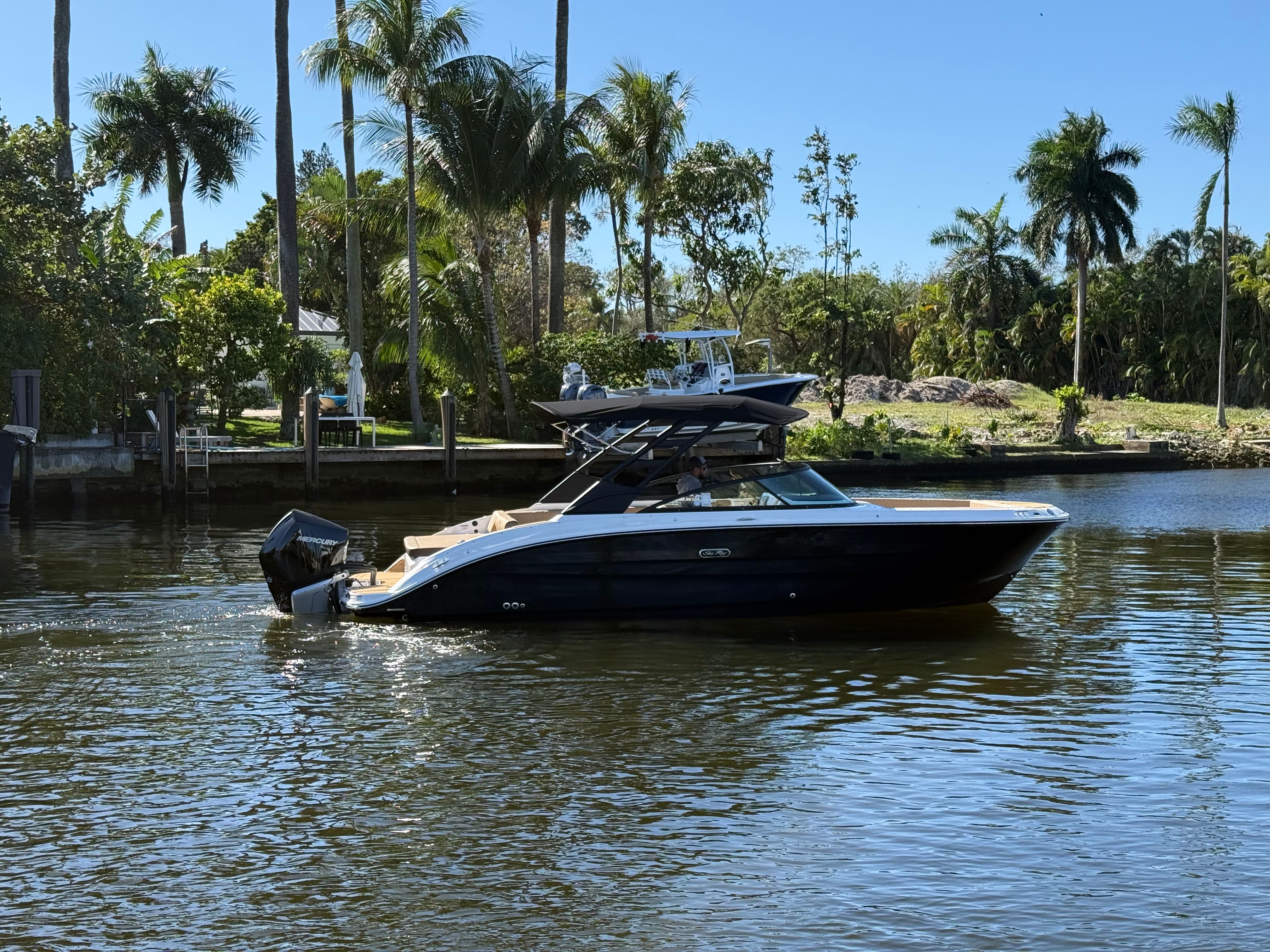 2026 Sea Ray SDX 270 Outboard