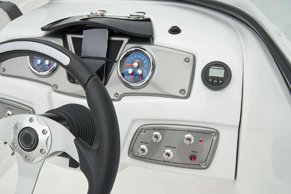 2025 Tahoe 200 S - 43