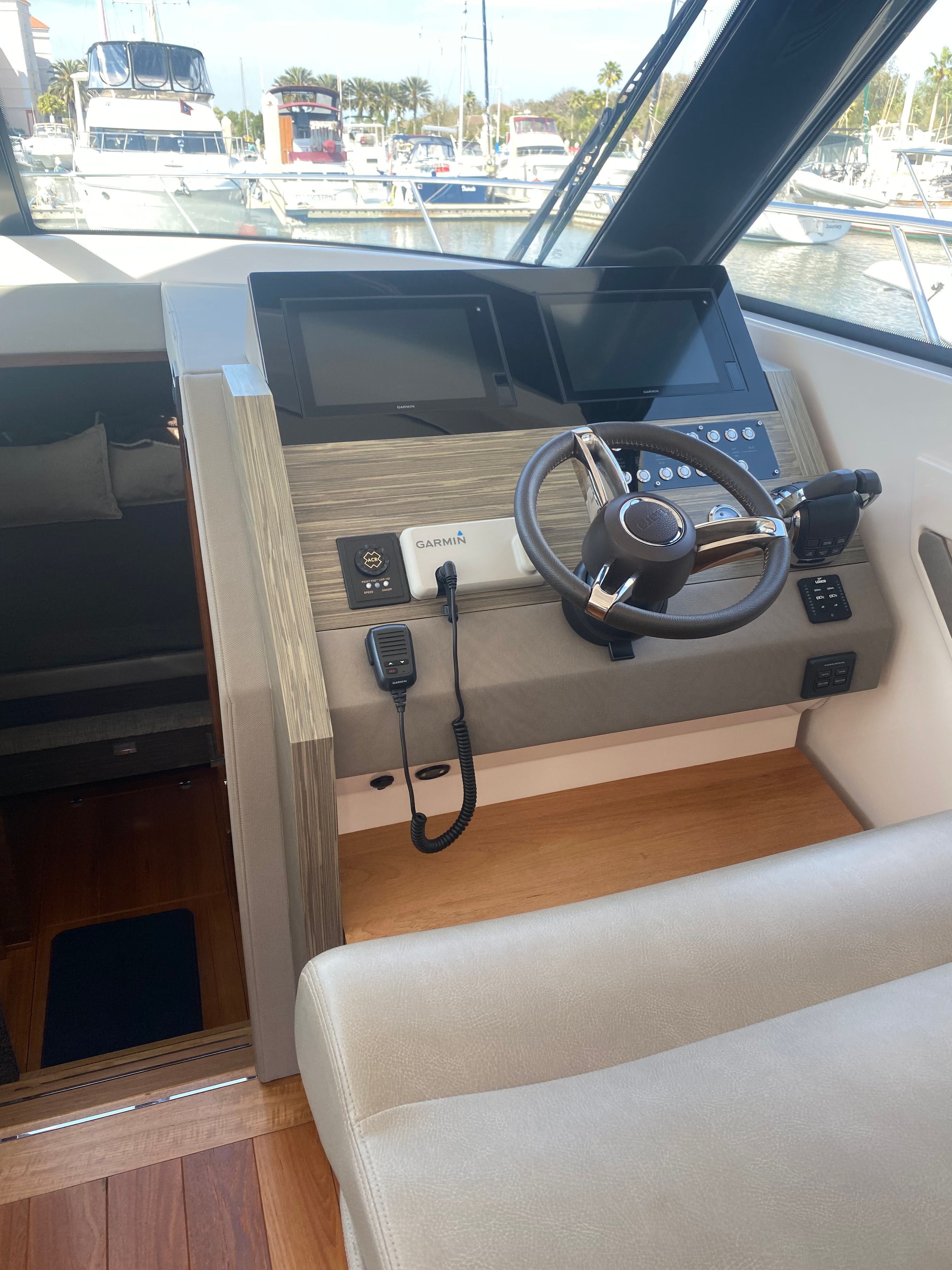 2019 Tiara Yachts C39 Coupe - 4