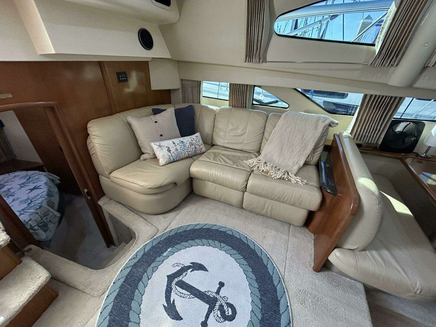 2005 Carver 366 MY - Image 30