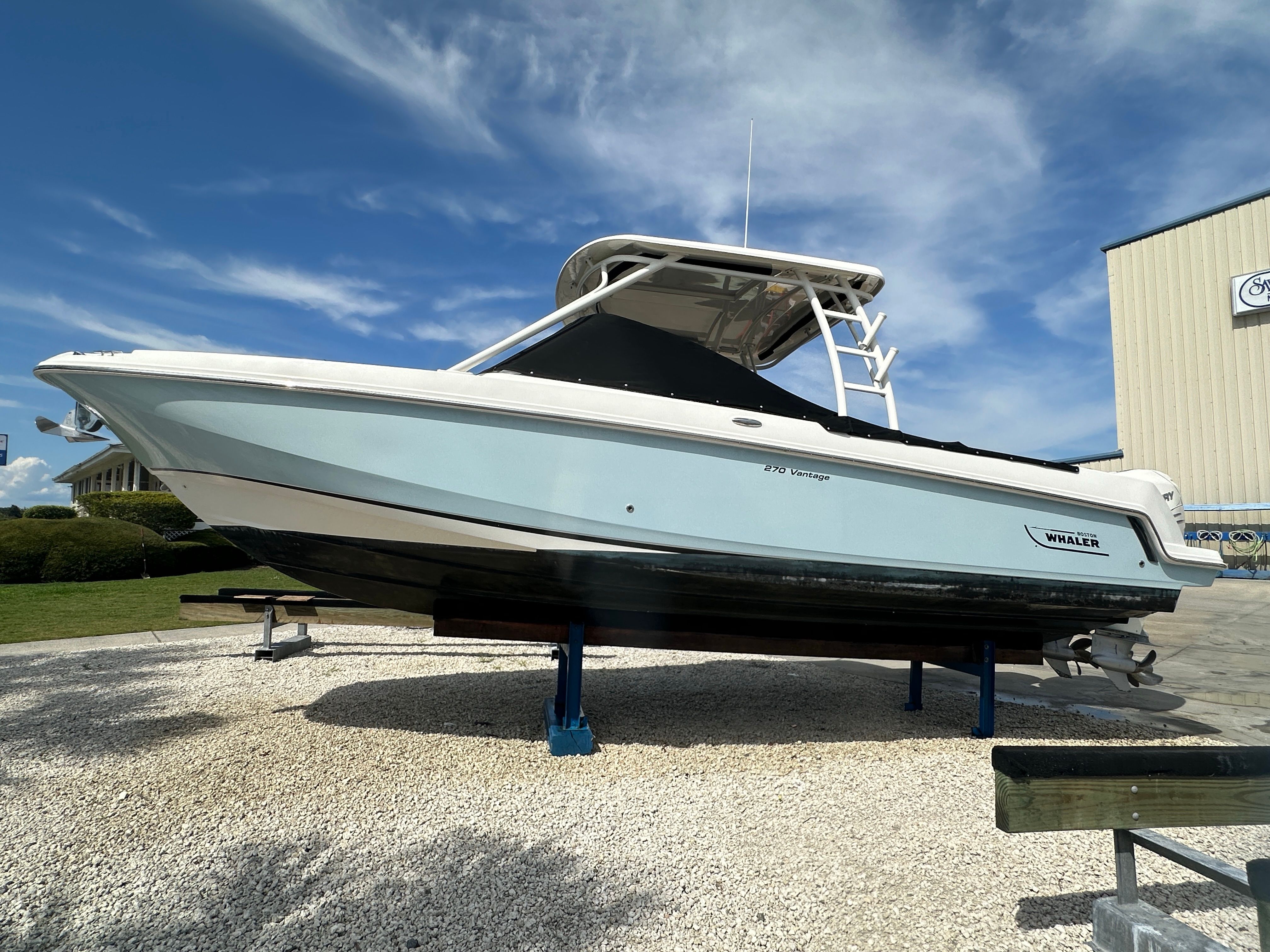 2017 Boston Whaler 270 Vantage - 2