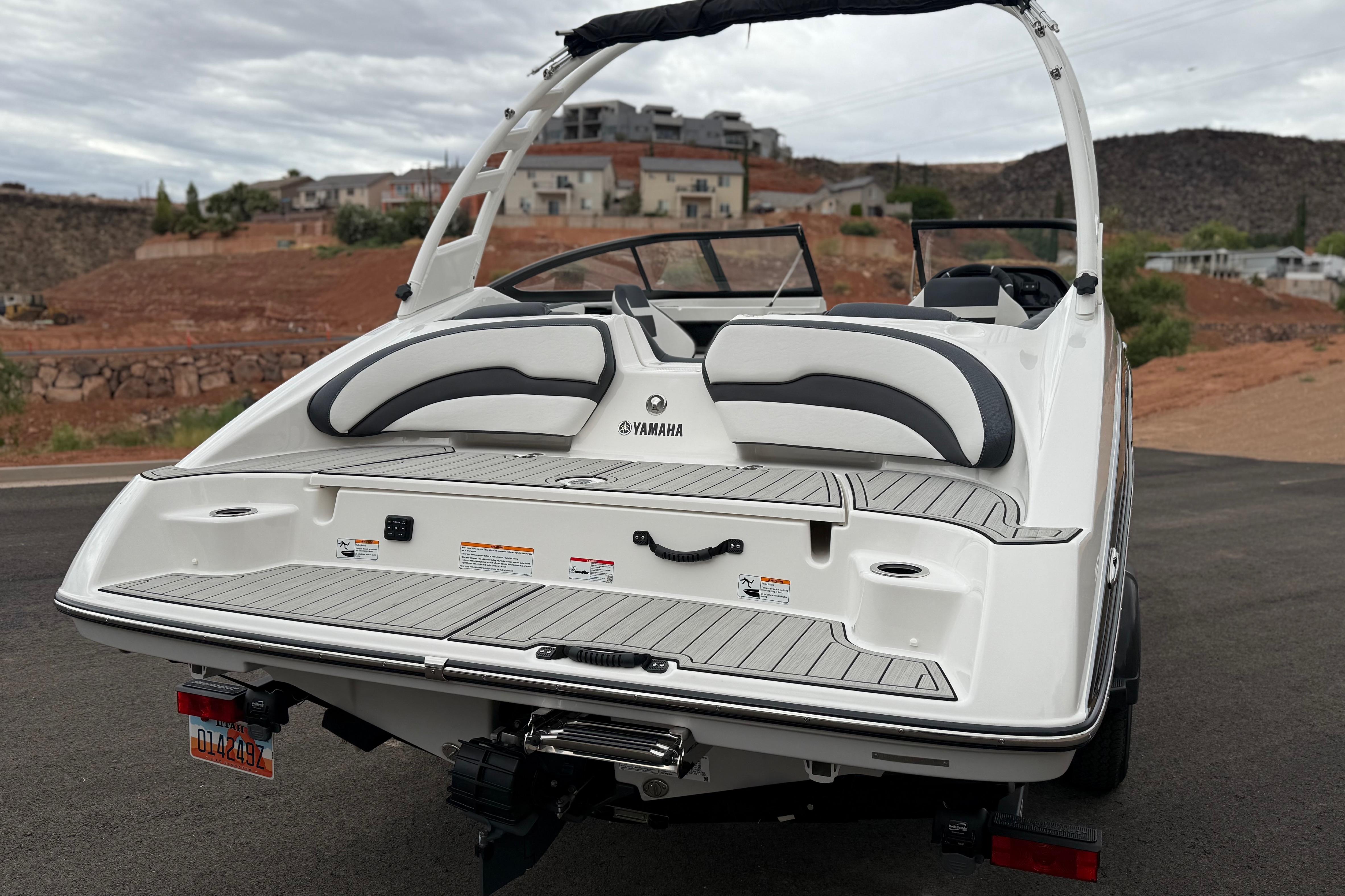 2025 Yamaha Boats 195S, sleek white design, rear view on a paved road.