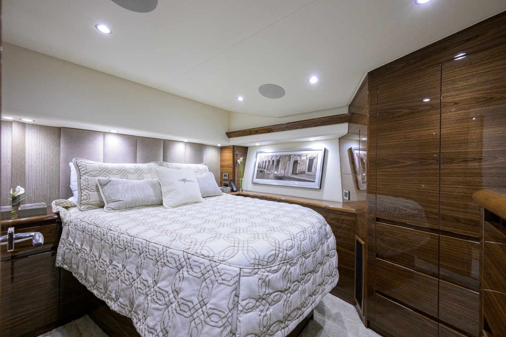 2024 Viking 54 Convertible - Image 11