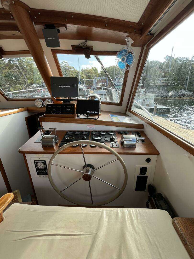 1986 Wilbur Flybridge Cruiser - Image 21