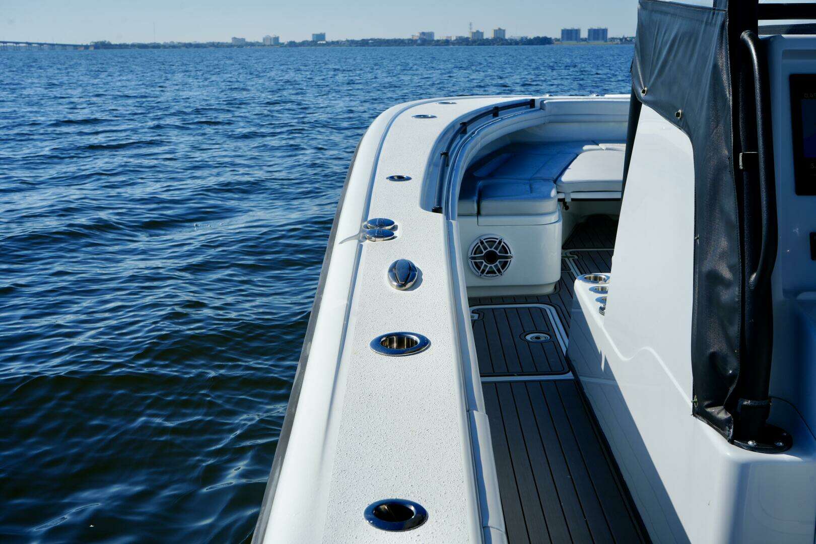 2023 Yellowfin 32 Offshore - Image 18