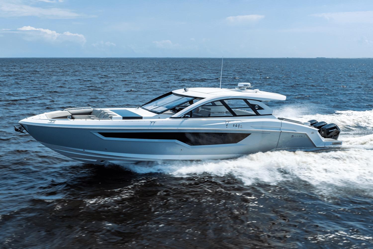 2025 Cruisers Yachts 50 GLS