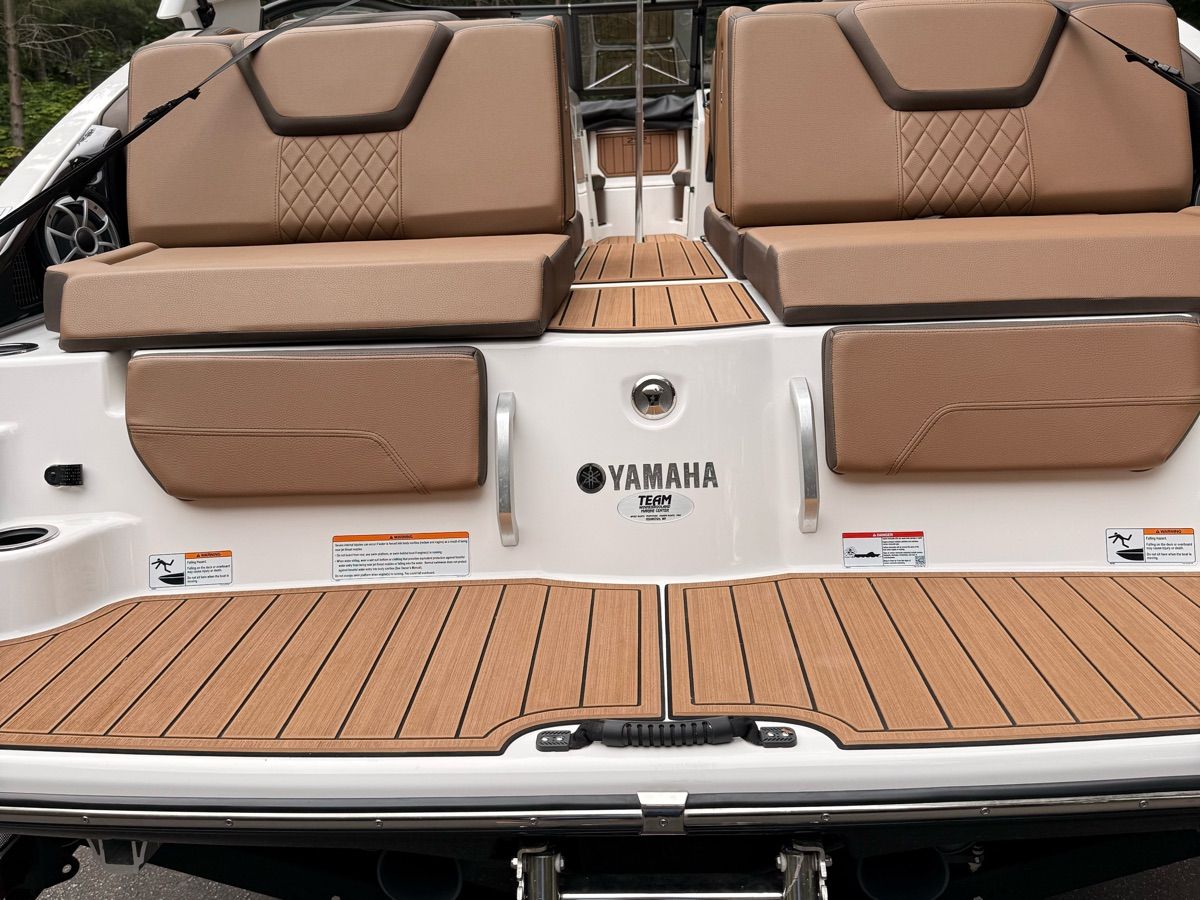 2024 Yamaha Boats 252SD - 11