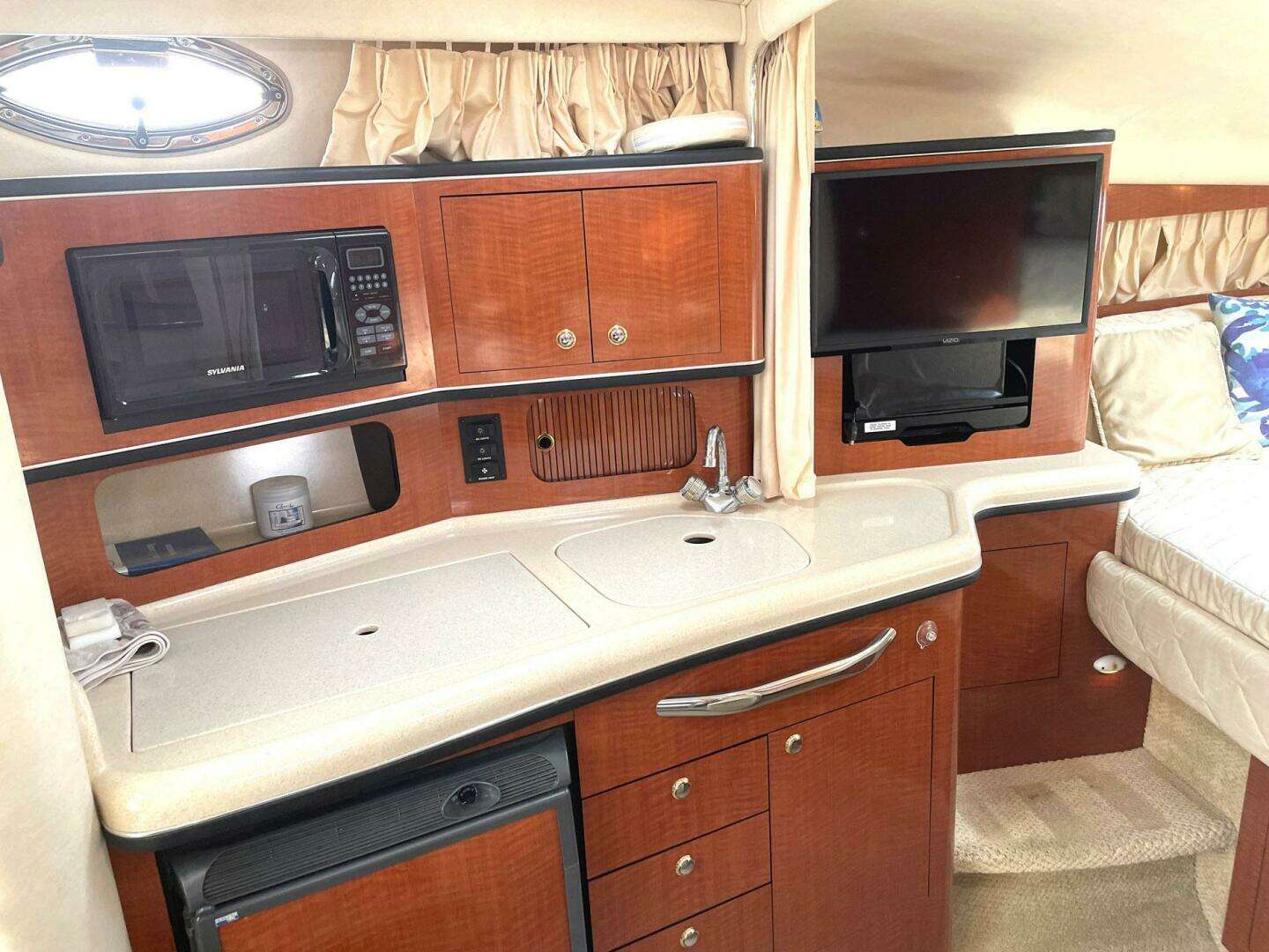 2003 Sea Ray 300 Sundancer - Image 28