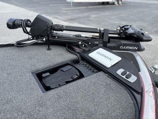 2025 Nitro Z19 Pro boat with Garmin trolling motor and foot pedal controls.