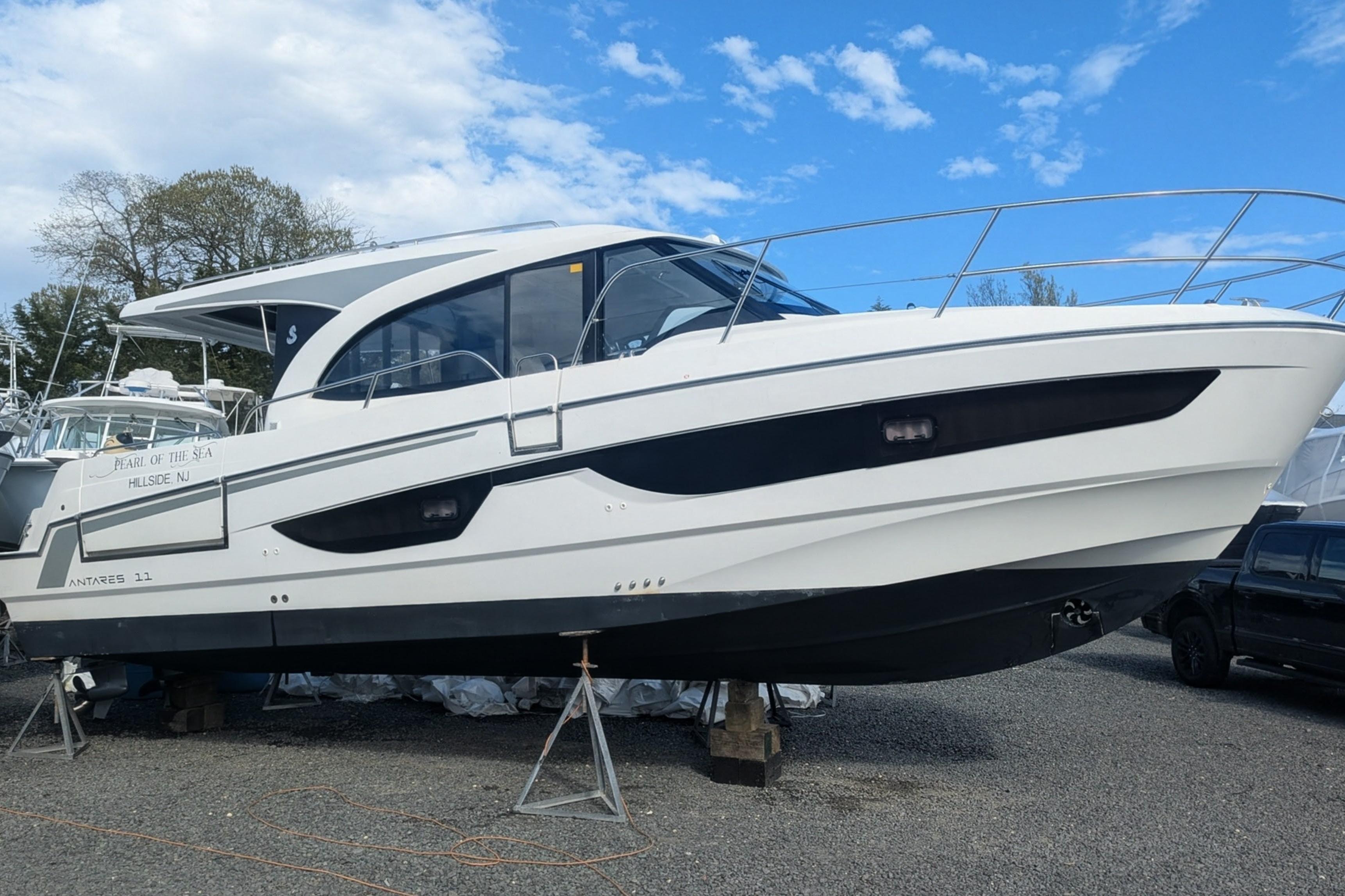 2024 Beneteau Antares 11