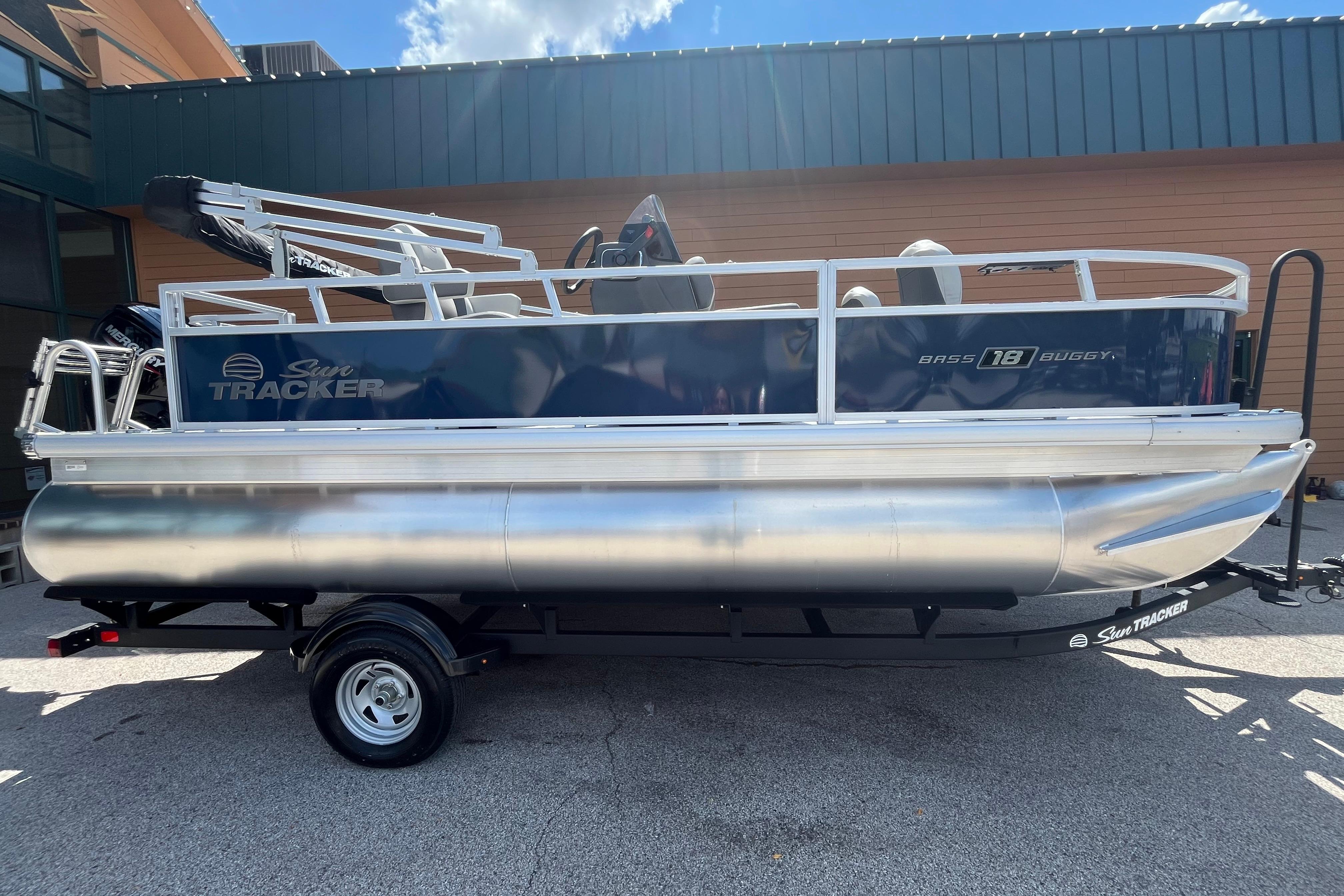 2026 Sun Tracker Bass Buggy 18 DLX