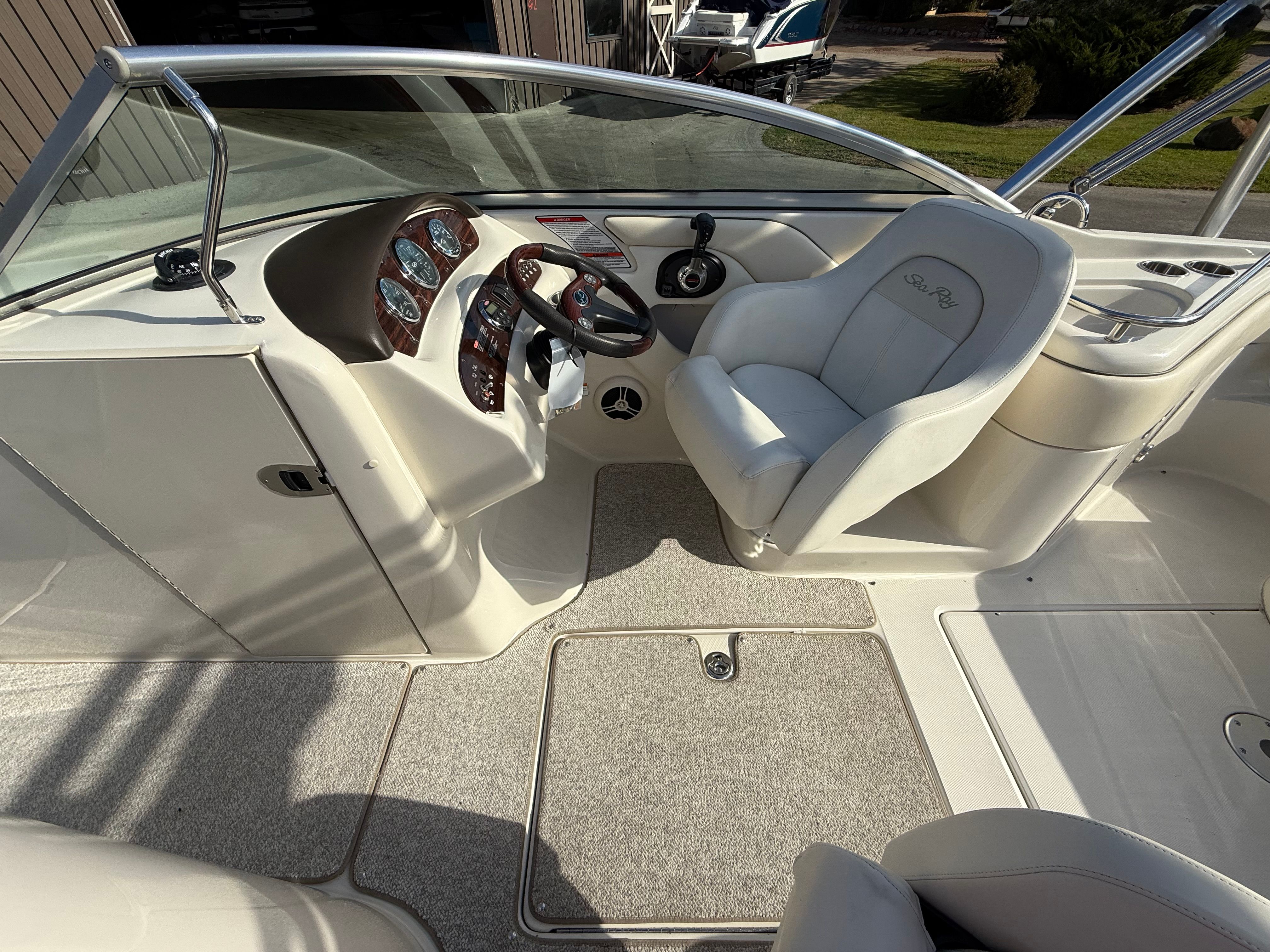 2008 Sea Ray 240 Sundeck - 7