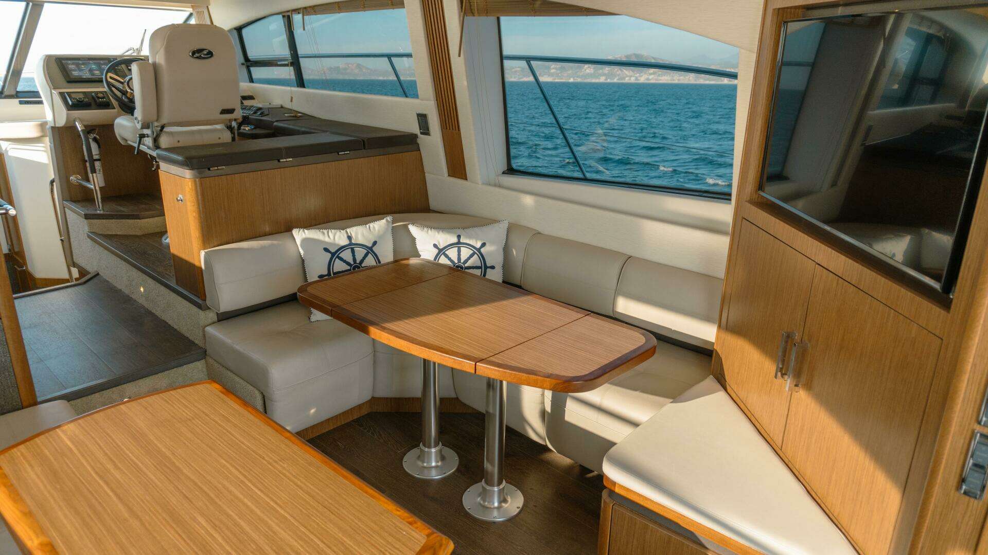 2017 Sea Ray 51 Flybridge - Image 6