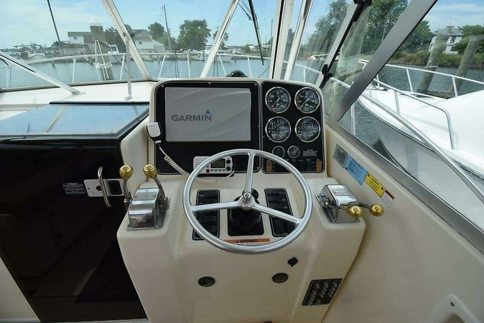 2003 Pursuit 3000 Express - Image 16