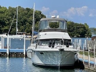 1986 Carver 42' Cockpit MY - 2