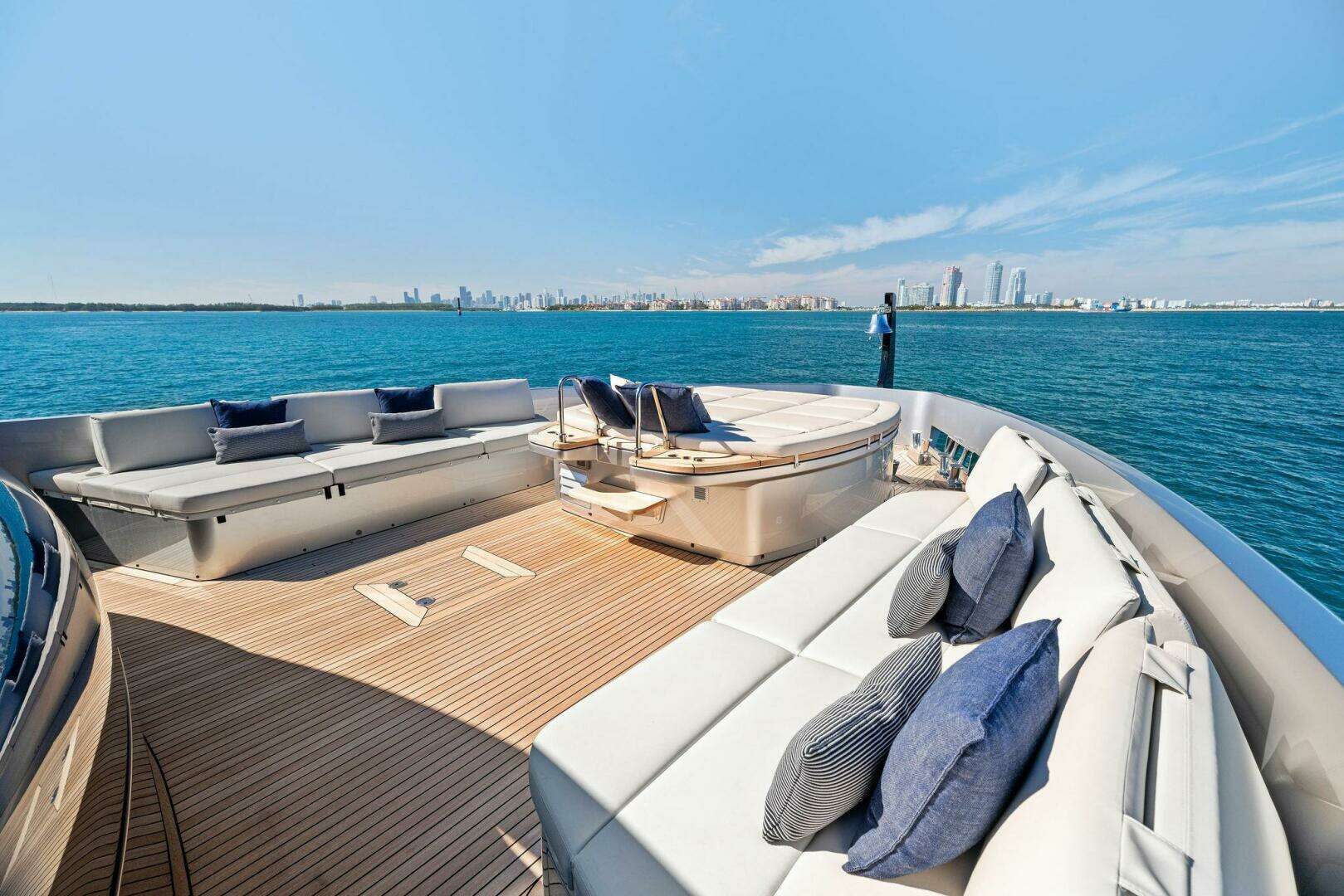 2023 Pershing GTX Motoryacht - Image 33