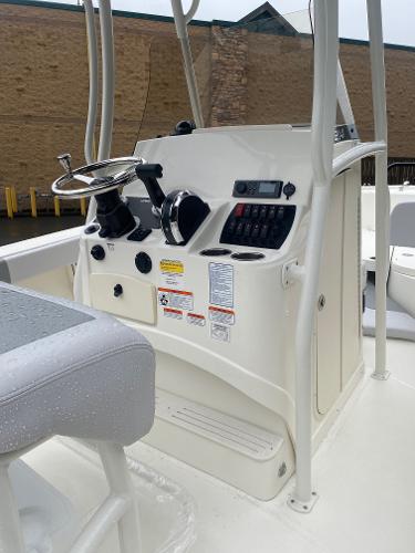Mako 214 Center Console 2025 helm with controls.