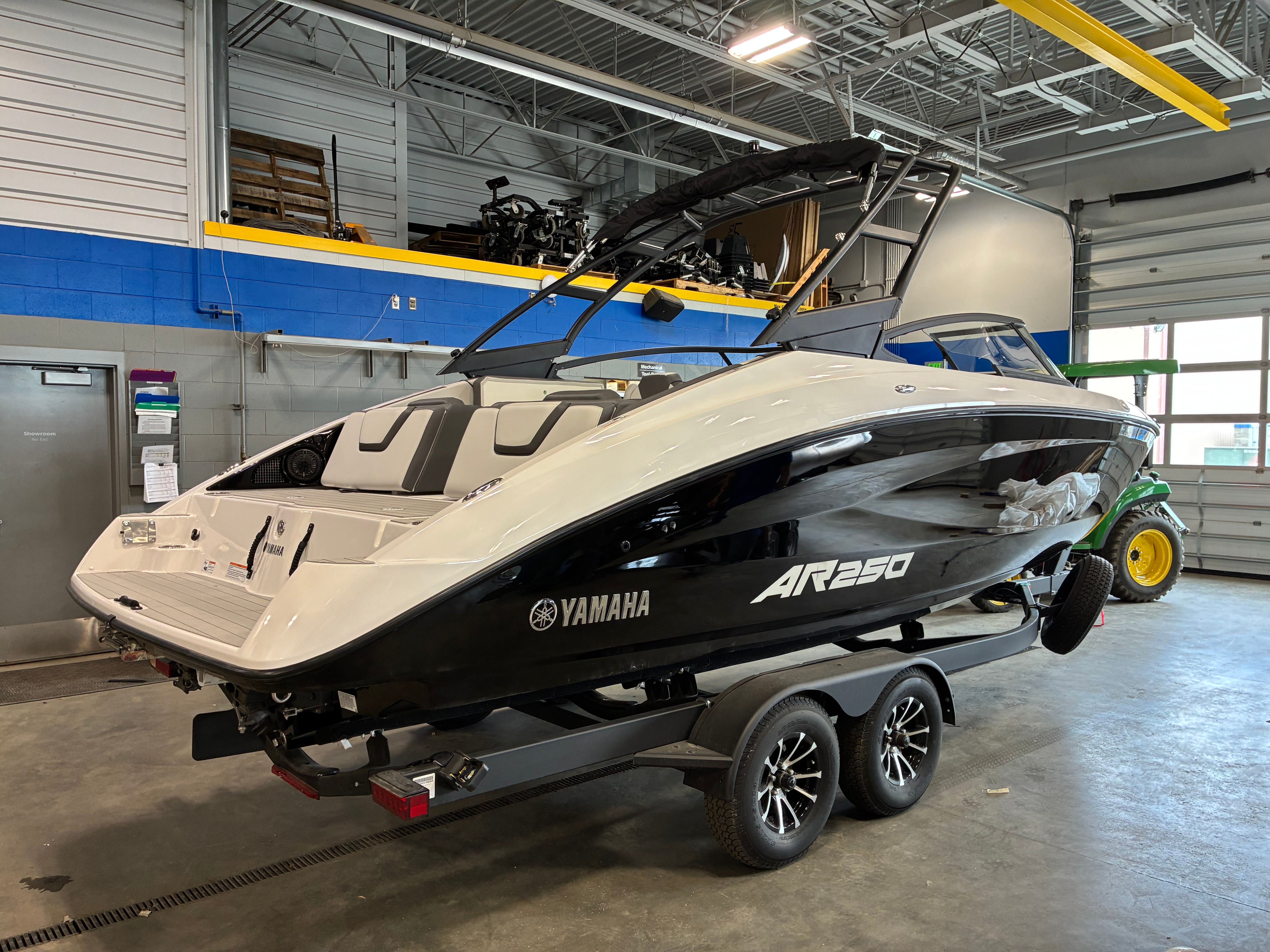 2026 Yamaha Boats AR250 - 3