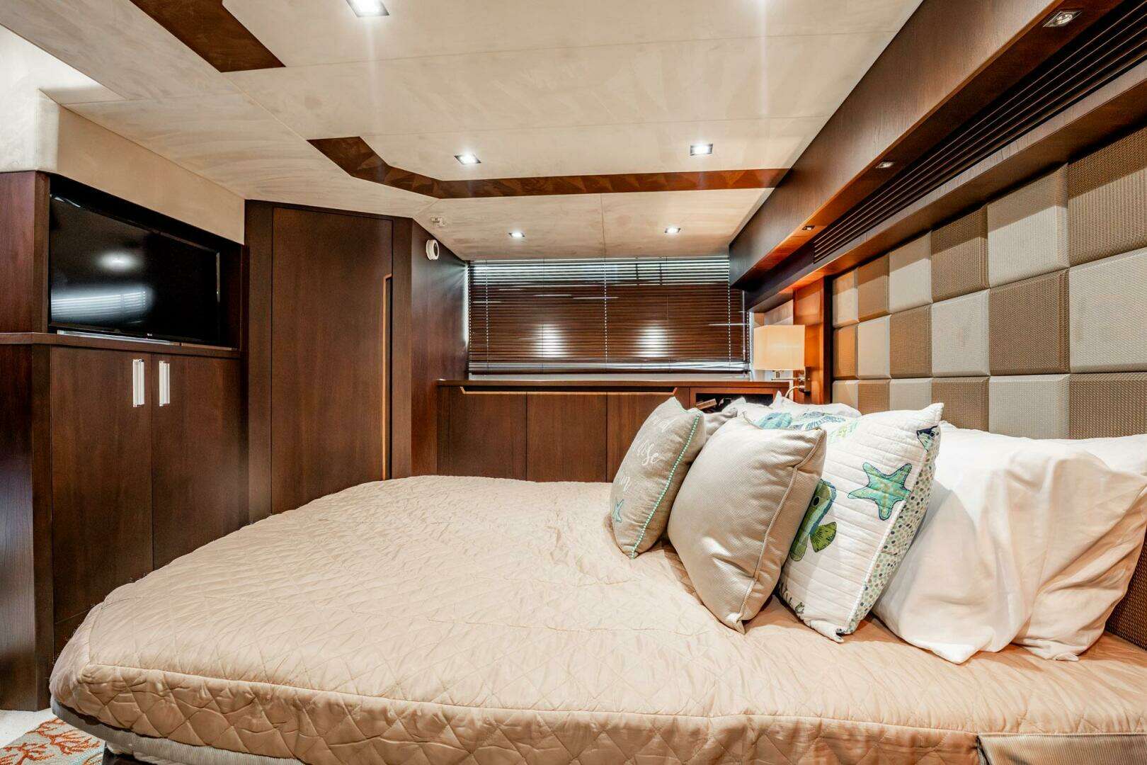 2017 Galeon 510 Skybridge - Image 36