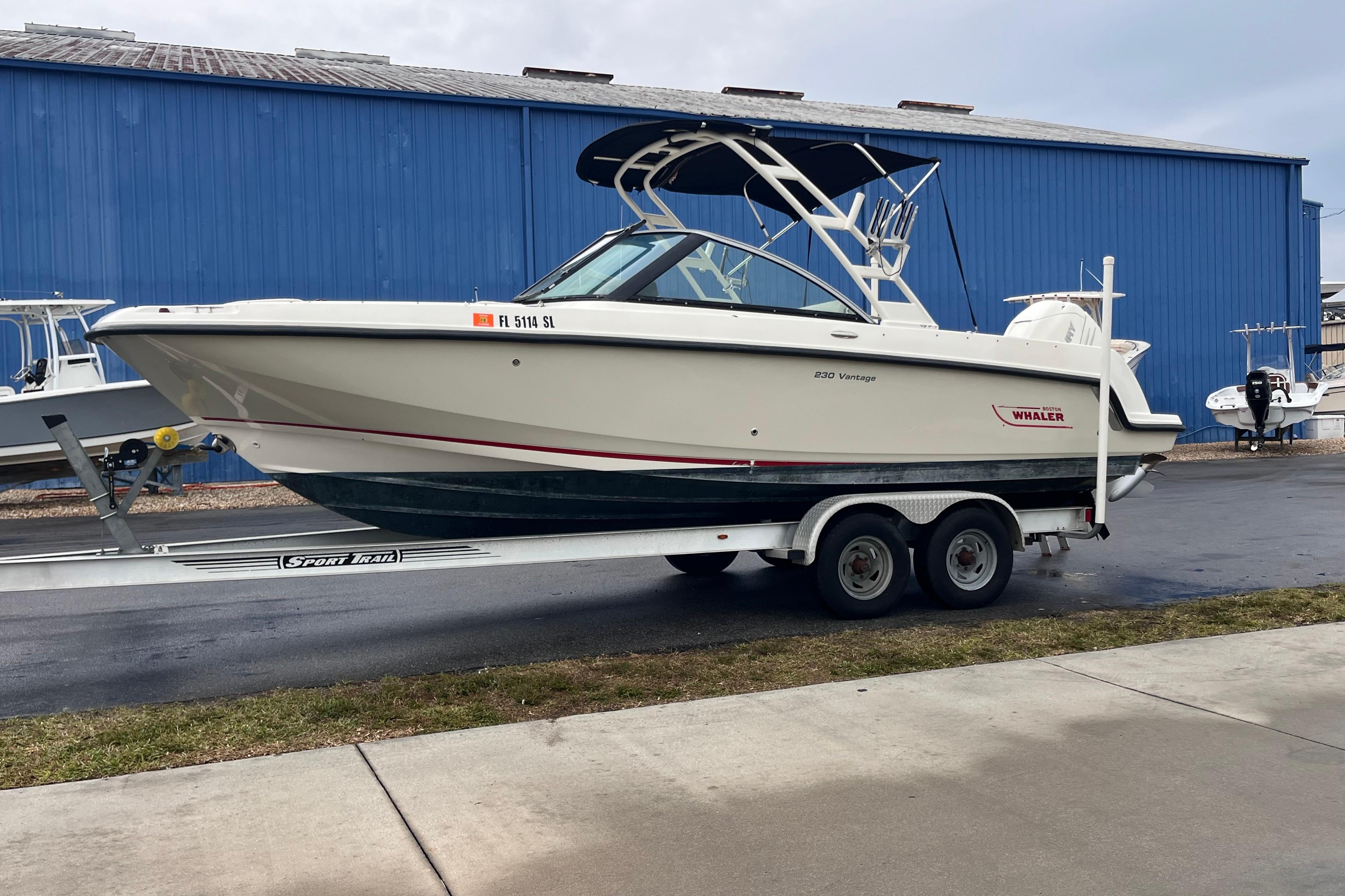 2015 Boston Whaler 230 Vantage