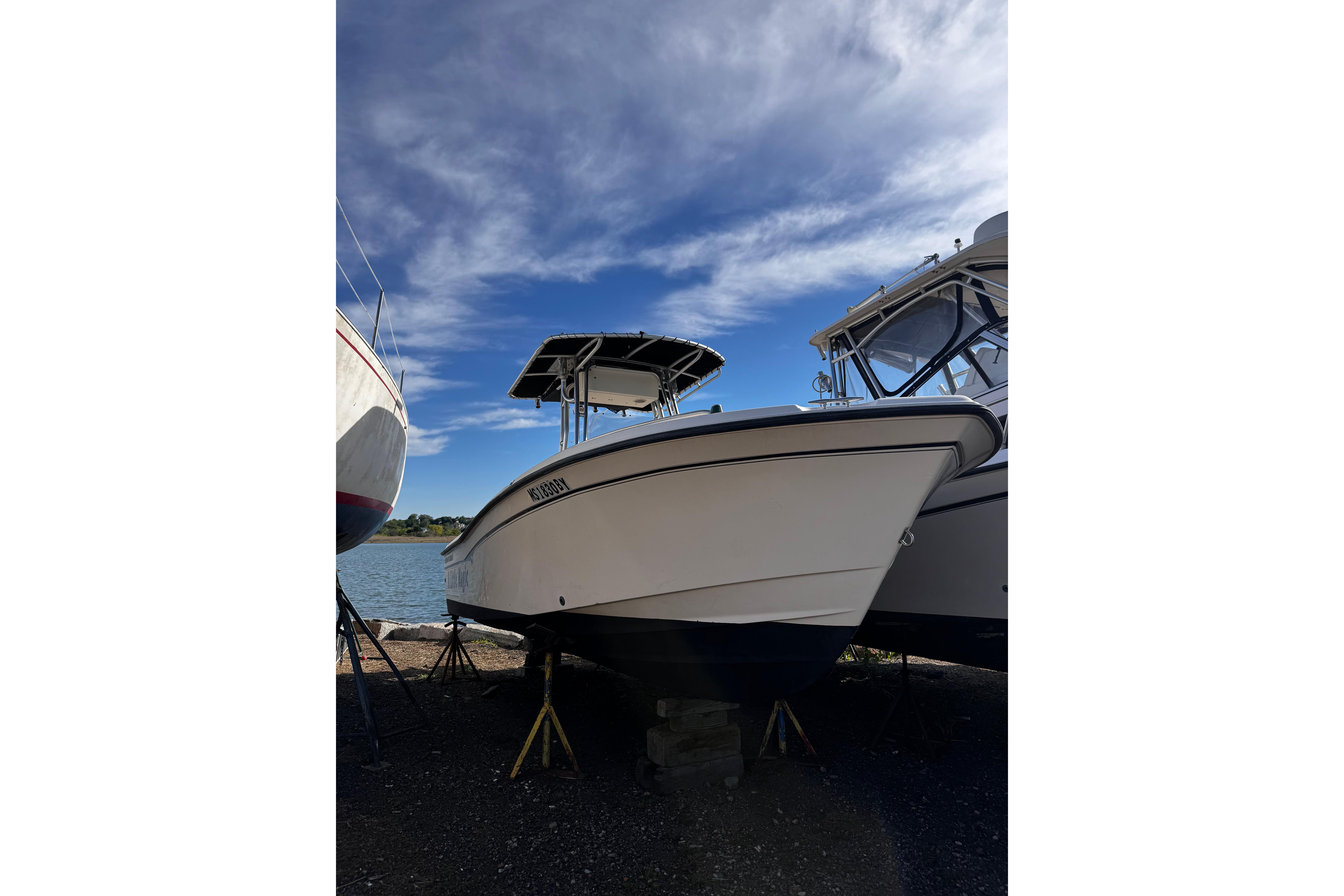 1999 Grady-White Fisherman 222