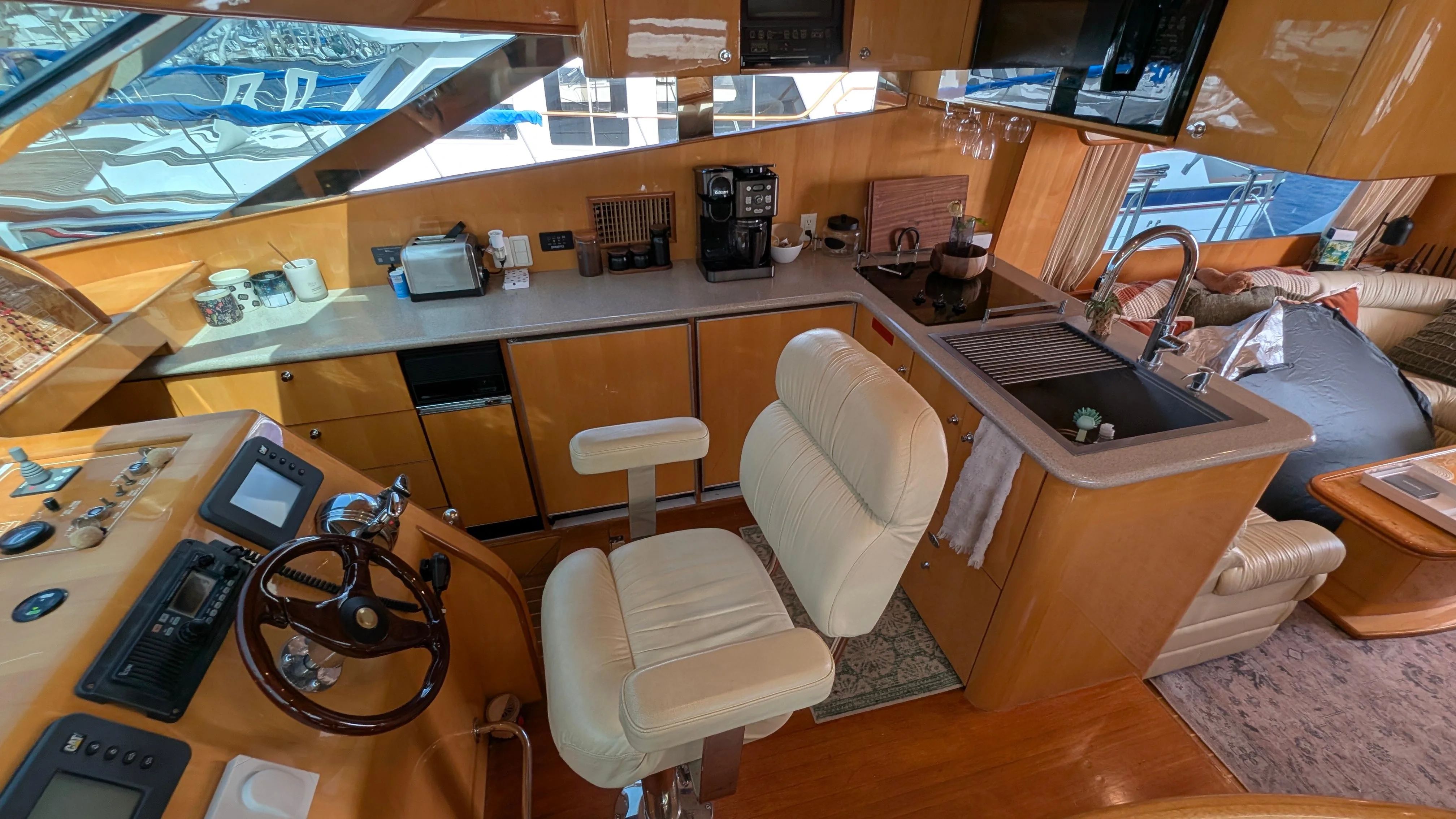 2004 Johnson Motor Yacht - 39
