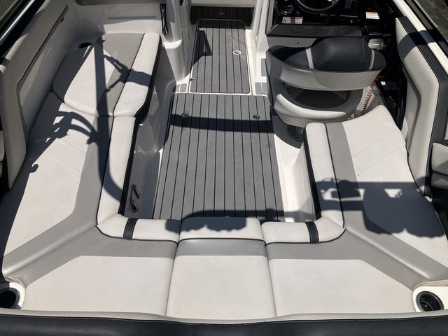 2016 Yamaha Boats 212X - 10