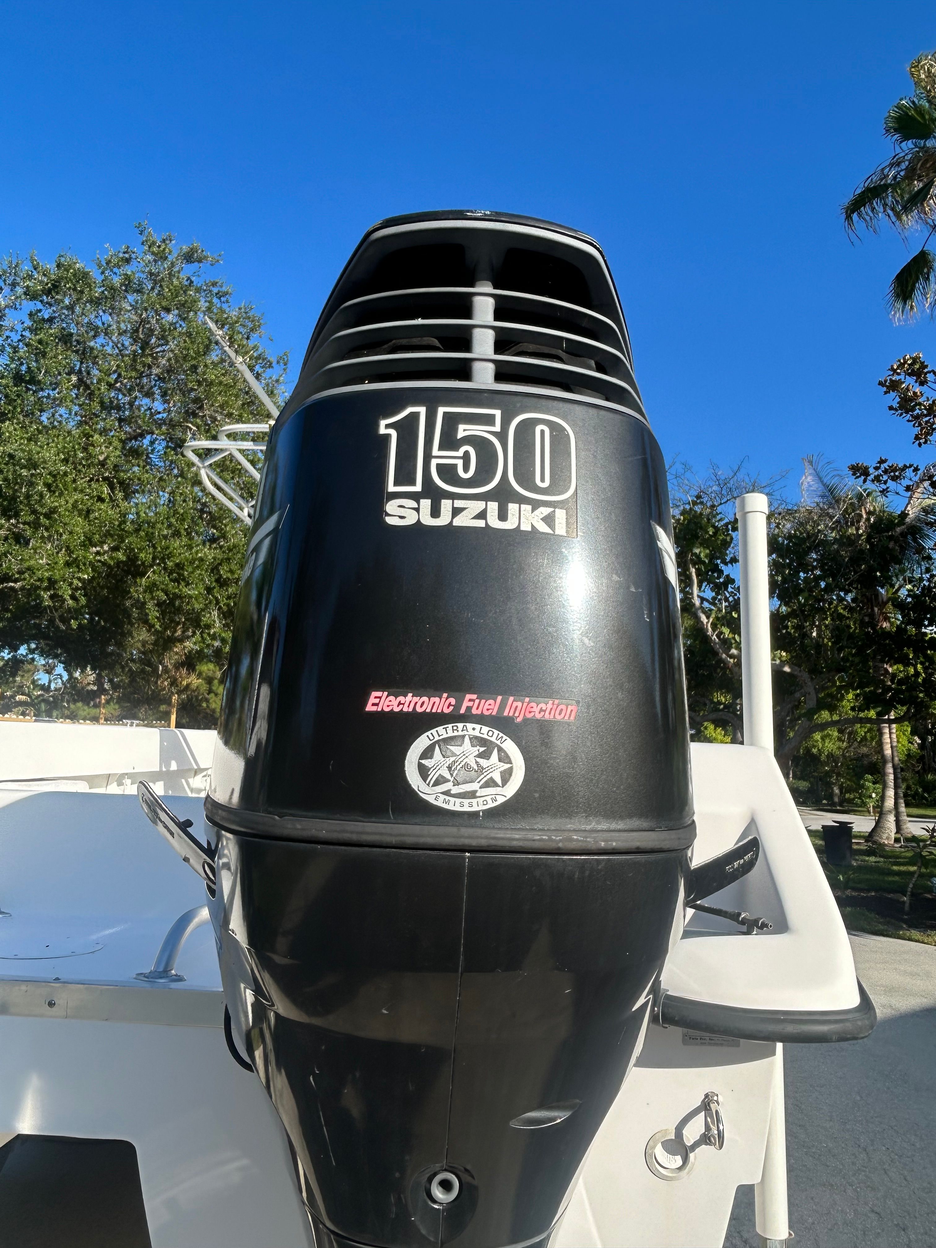 Outboard motor of a 2007 Twin Vee 26 Center Console boat with Suzuki 150 HP.