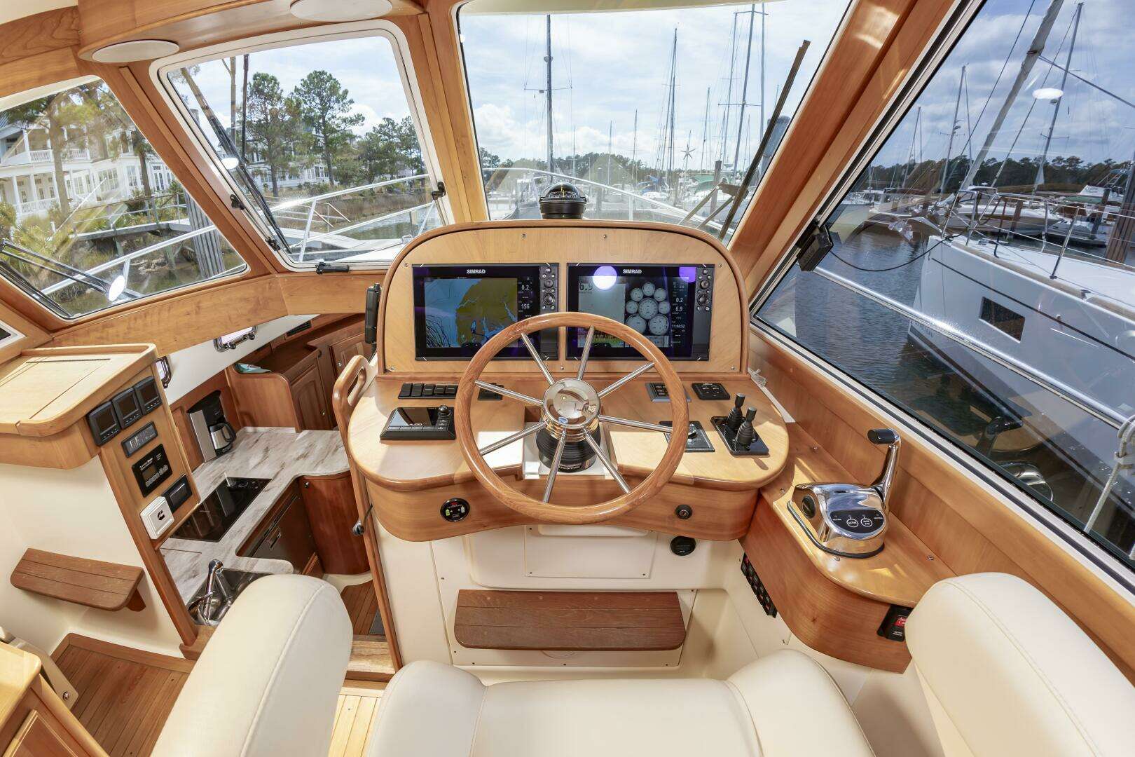 2018 Legacy 36 - Image 20