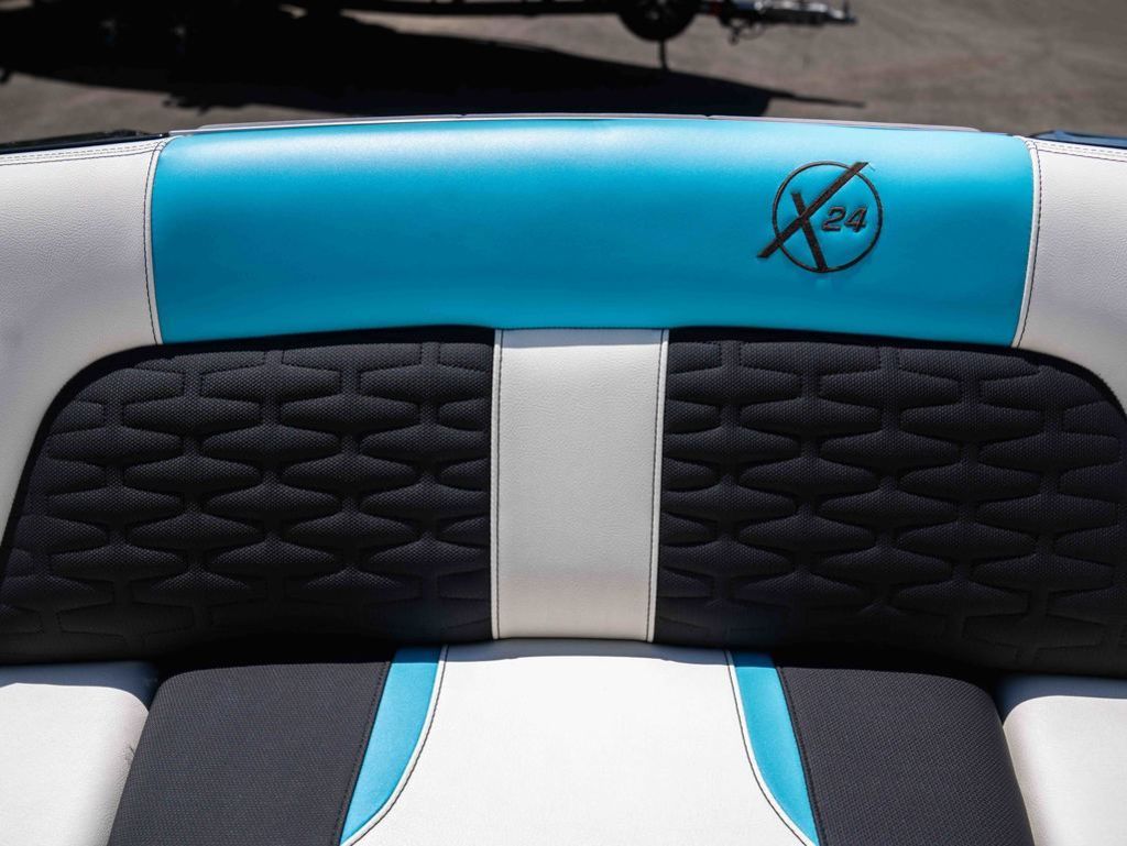 2019 MasterCraft X24 - 18