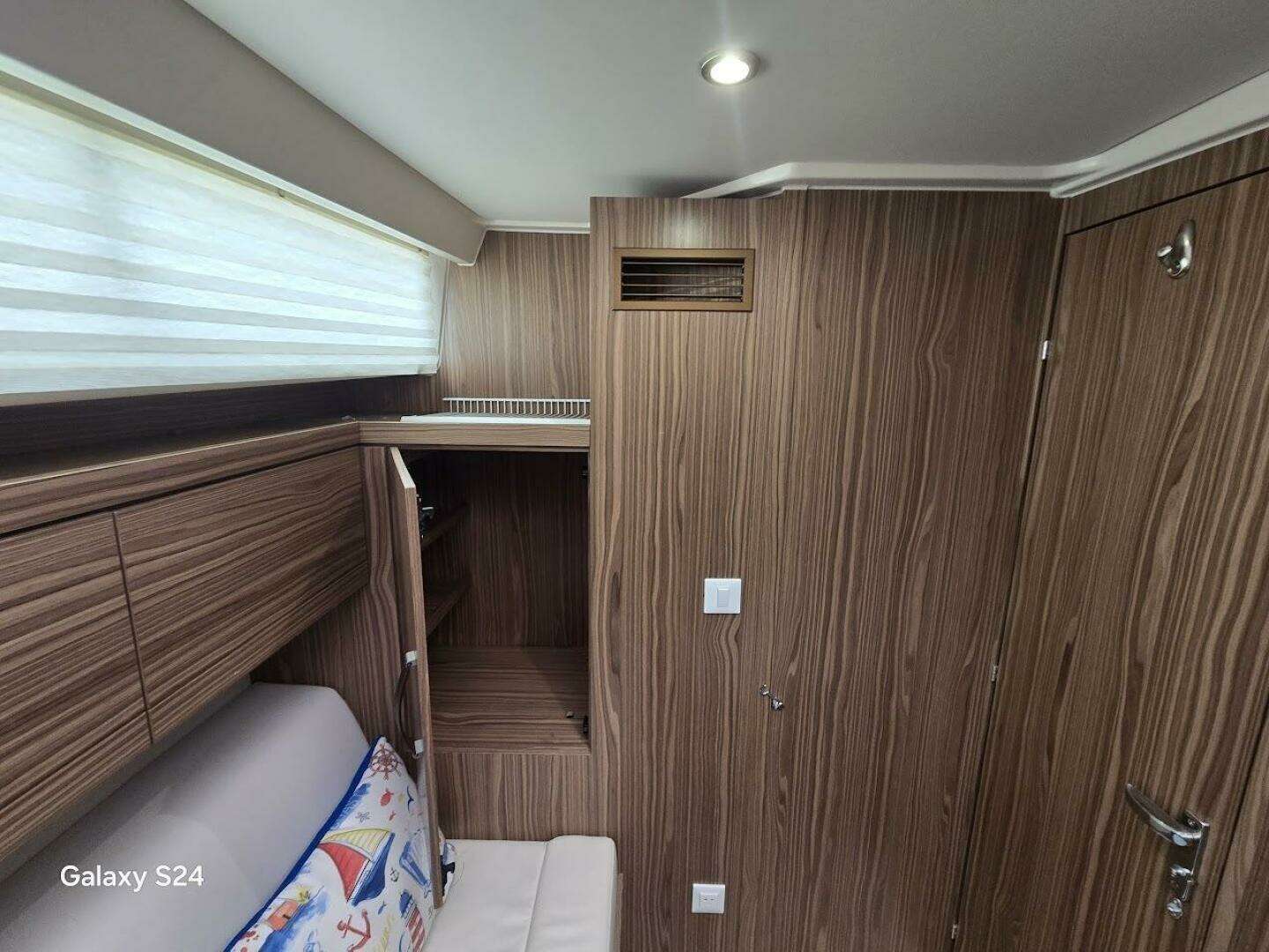 2019 Greenline 40 Hybrid - Image 11