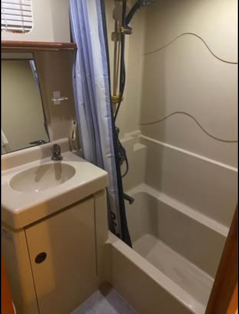 2001 Cruisers Yachts 3750 Motoryacht - 7