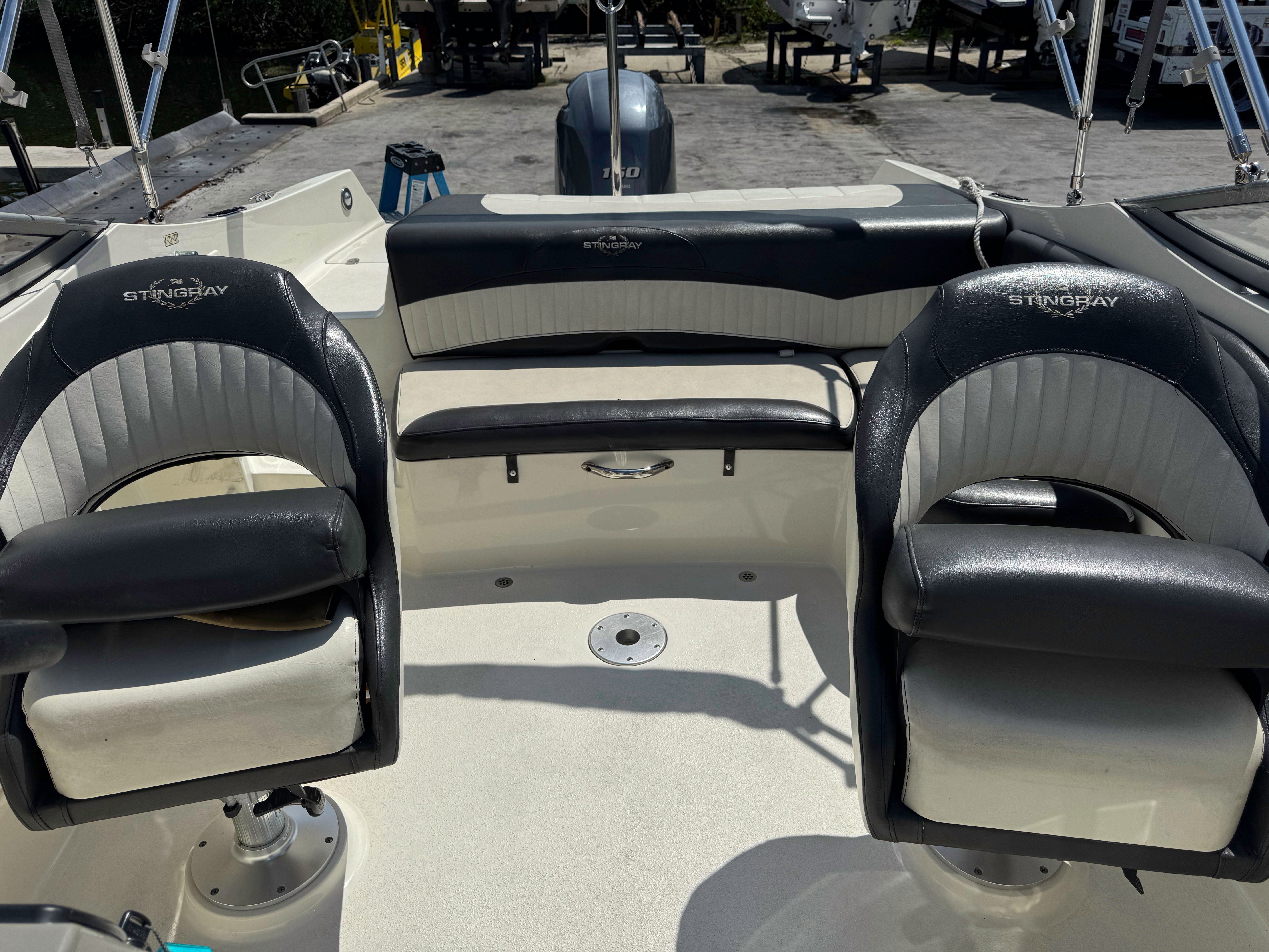 2017 Stingray 214 LR - 5