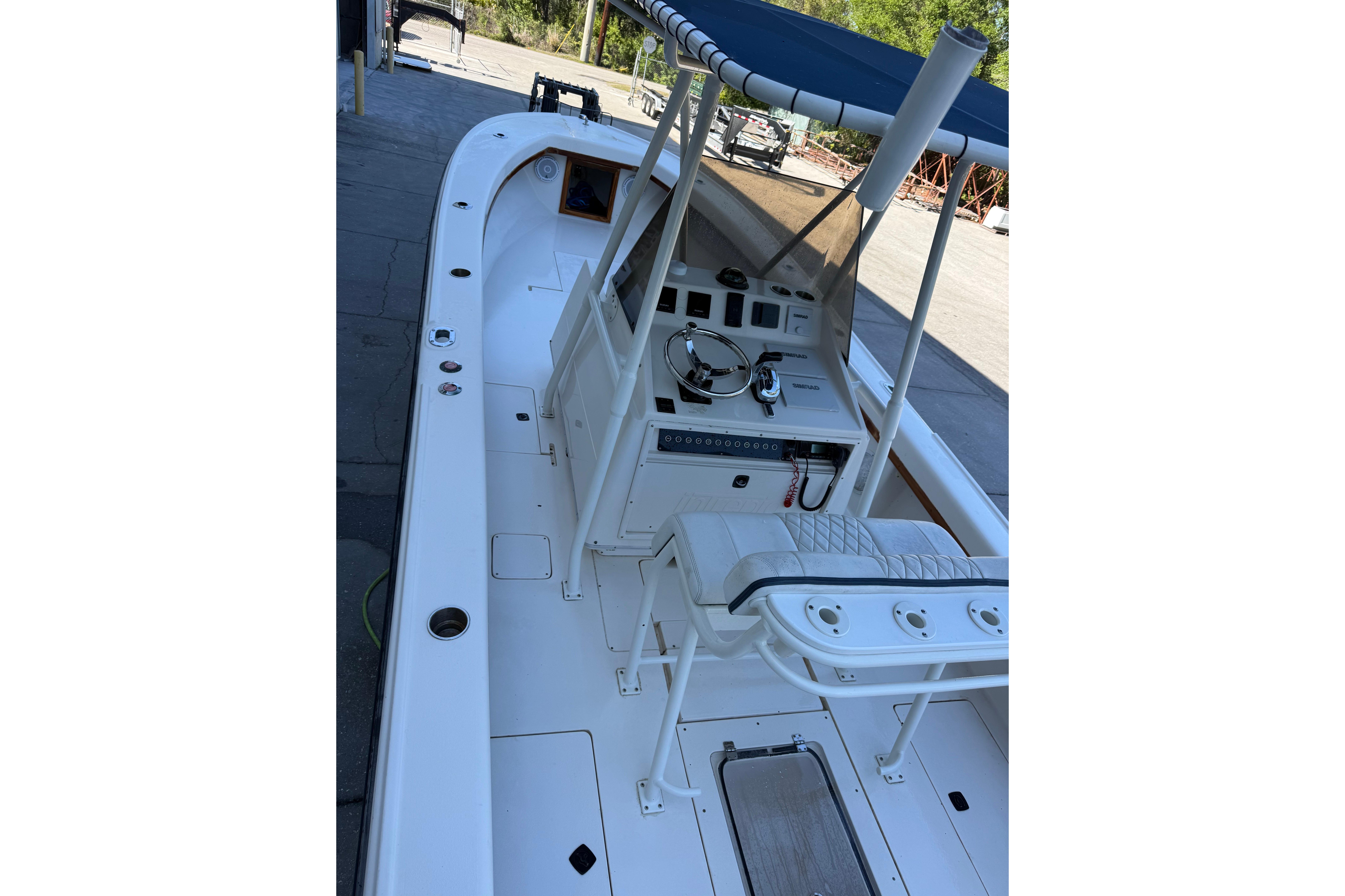 1993 Intrepid 26 Center Console