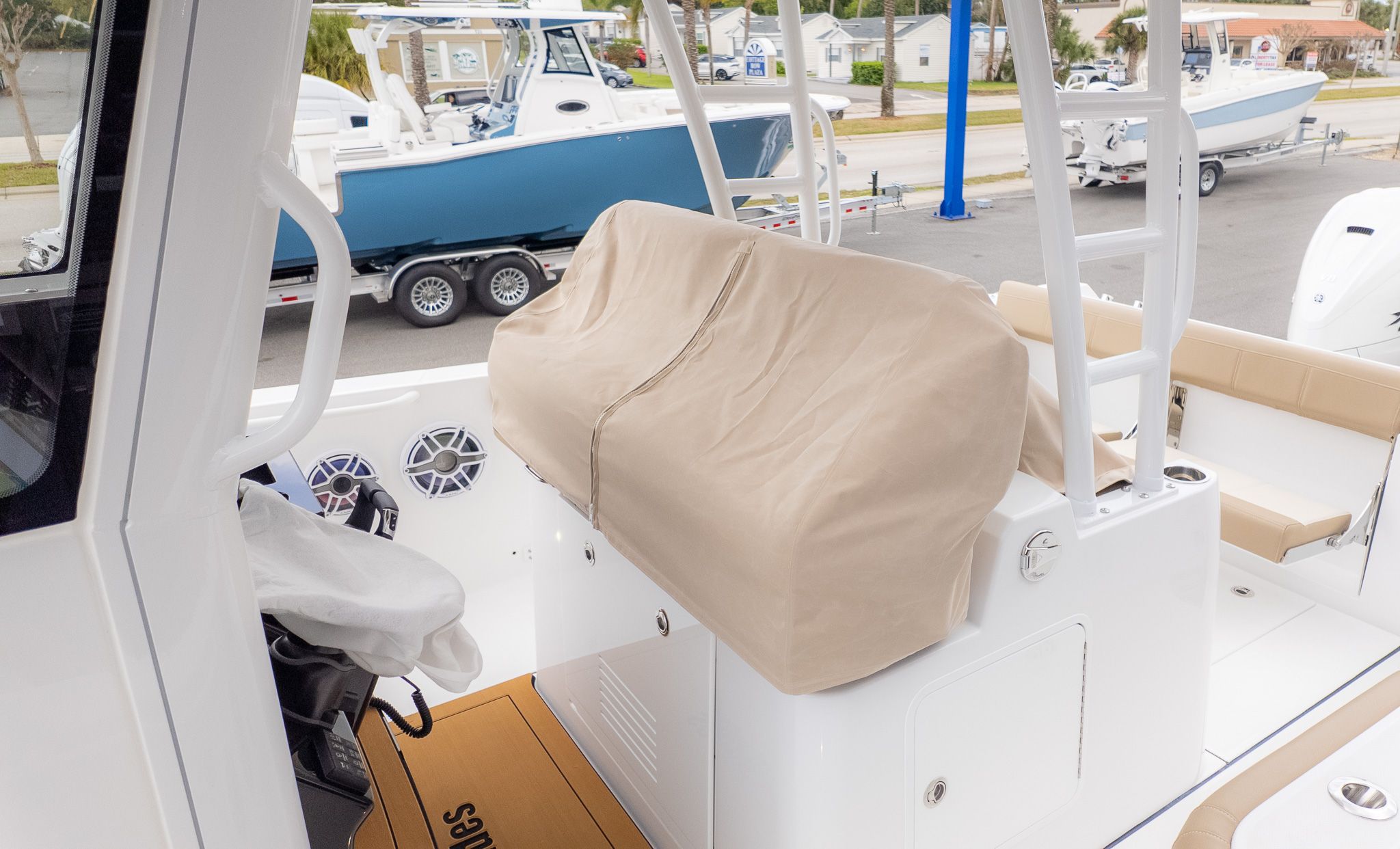 2026 Everglades 335 Center Console - 33