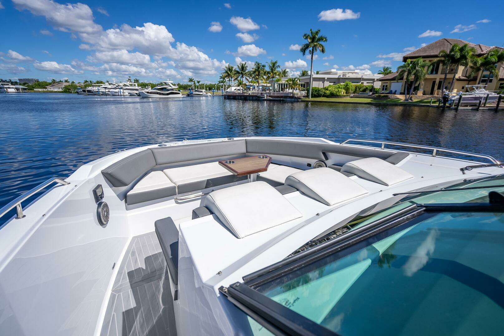 2022 Cruisers Yachts GLS OB - Image 11