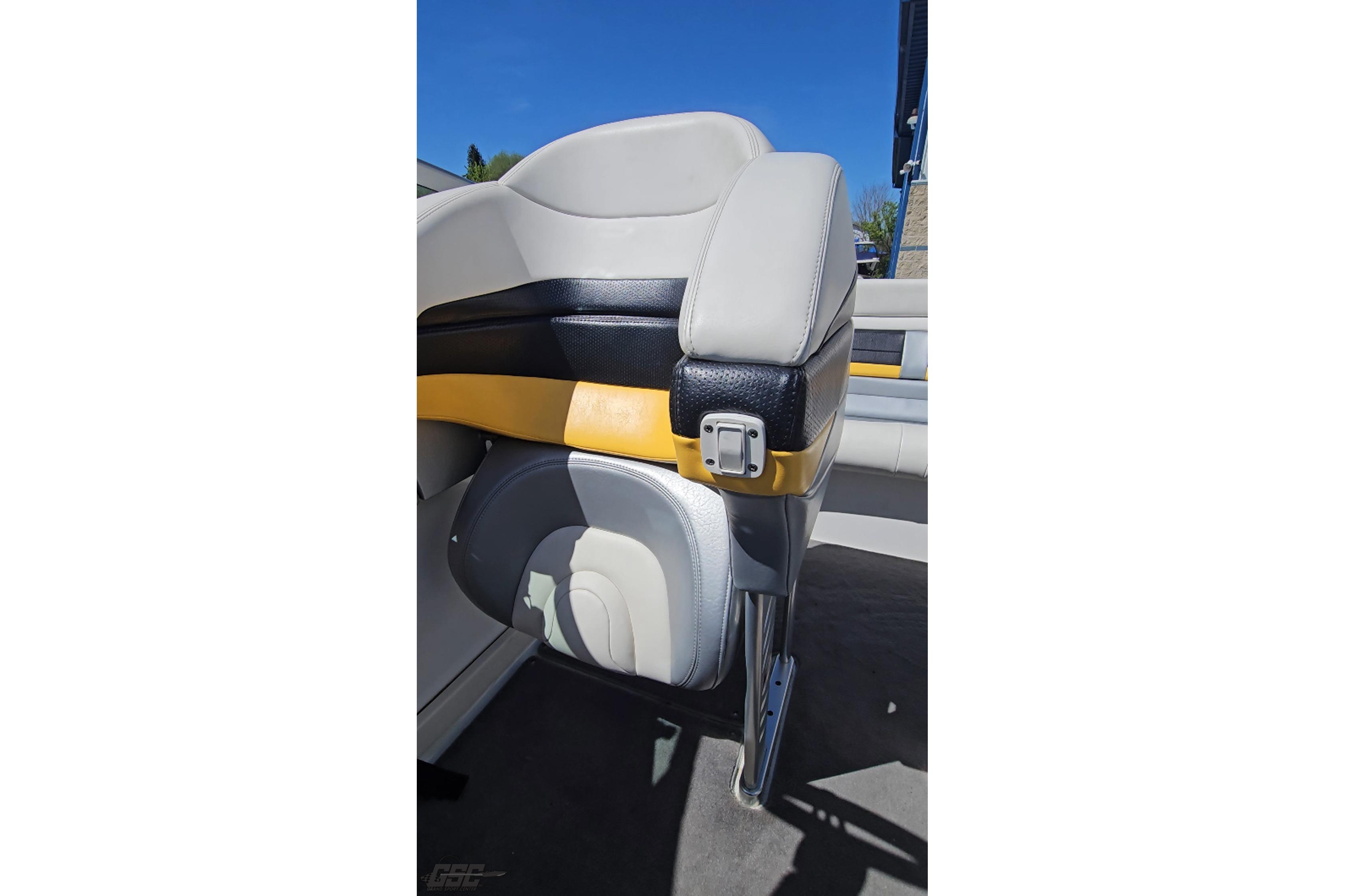 2014 Formula 292 FASTech boat seat with sleek design and vibrant yellow accent.