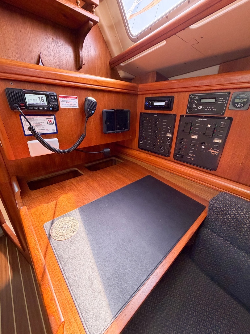 2005 Hunter 36 - Image 62