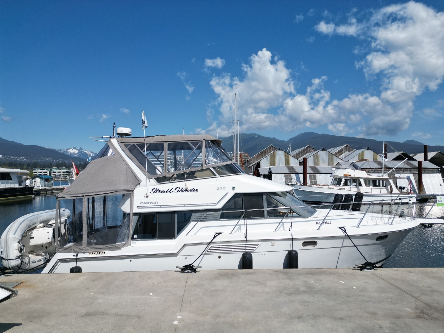 1996 Carver 370 Voyager - Image 2