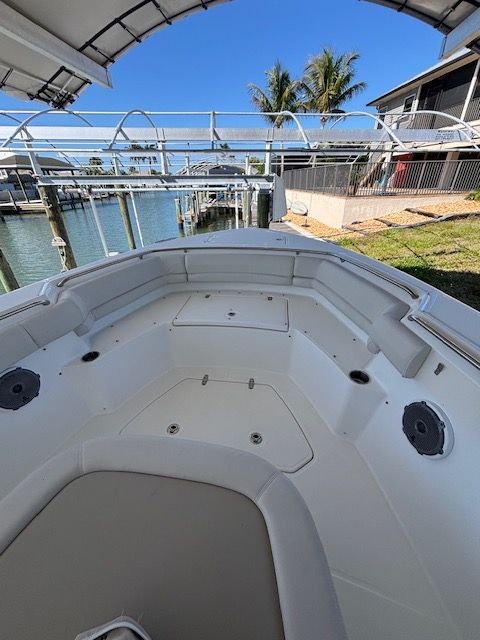 2017 Boston Whaler 330 Outrage - 12