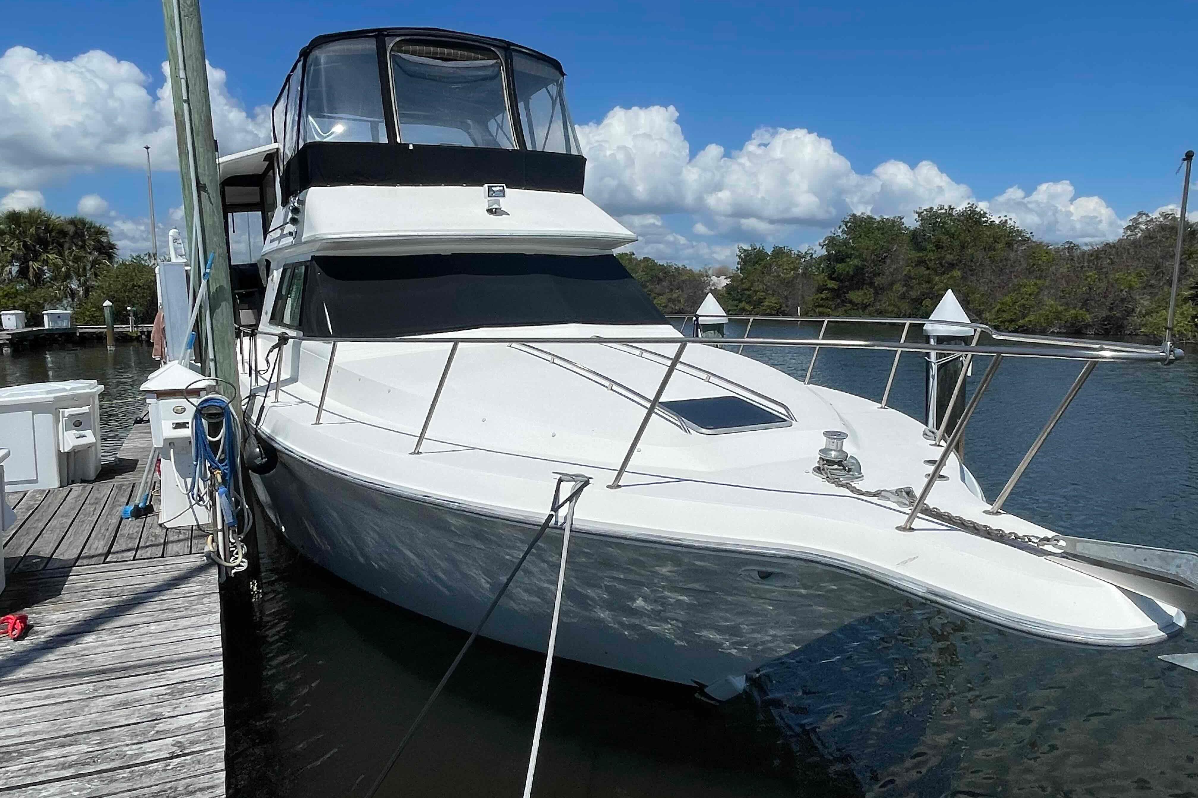 1989 Sea Ray 380 Aft Cabin