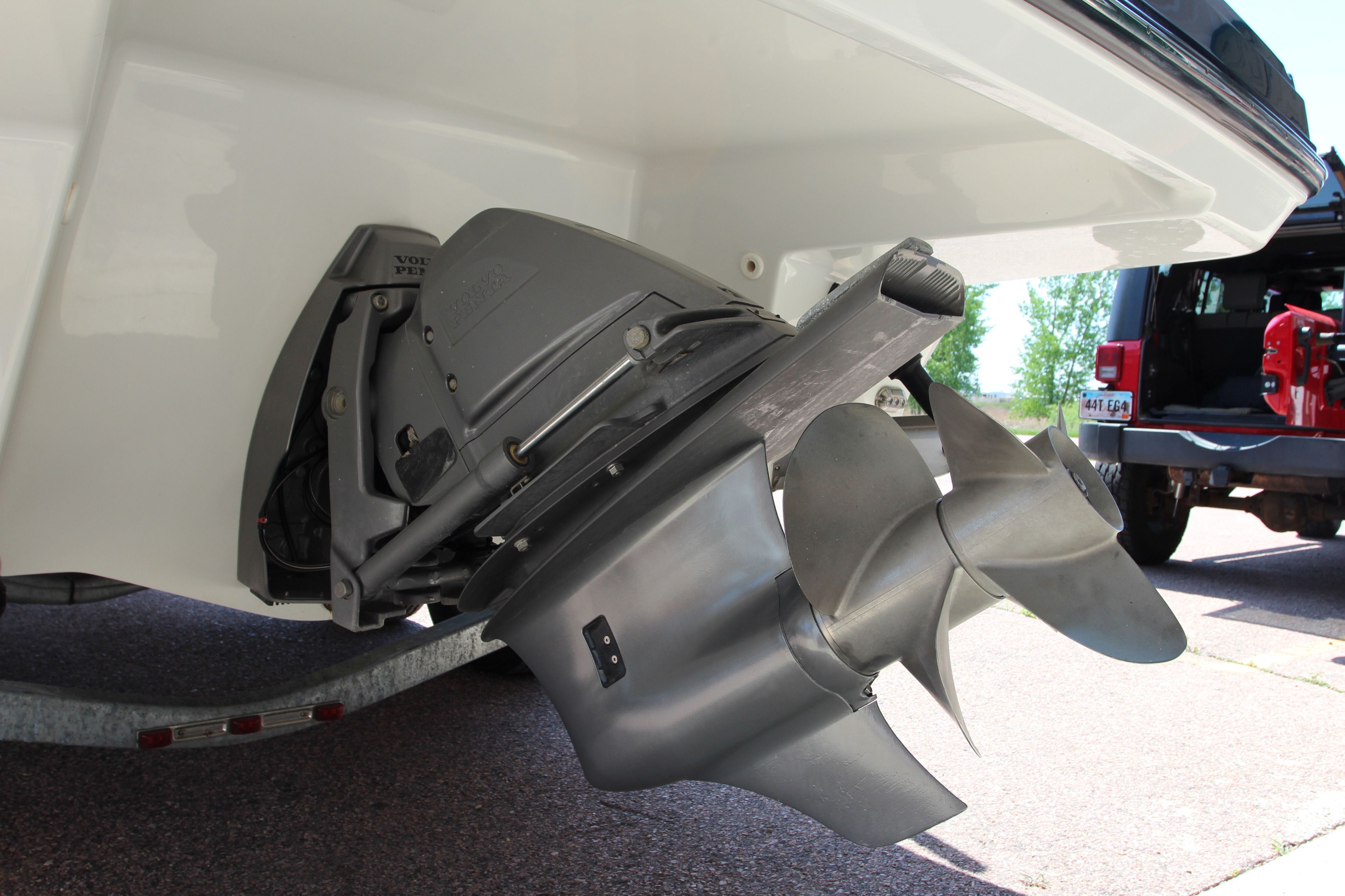 Monterey 268SSC 2015 boat drive with Volvo Penta propeller.