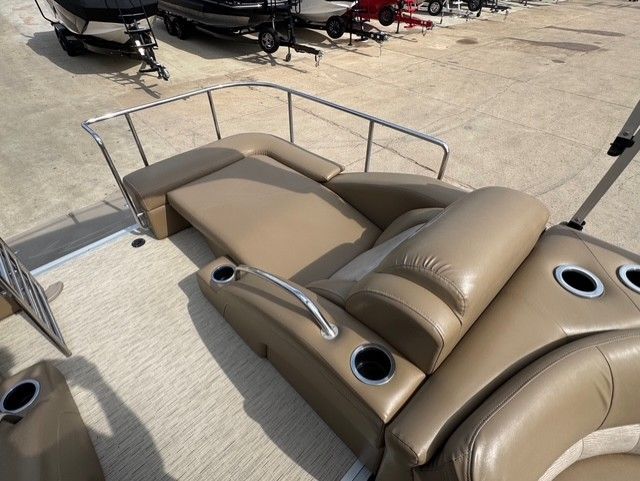 2016 Bennington 2575 QCW - 14