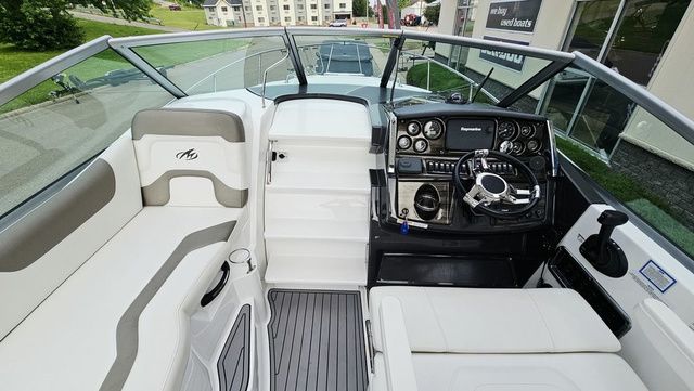 2016 Monterey 295 Sport Yacht - 12