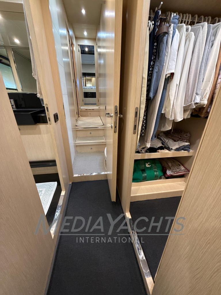 Luxurious interior of 2007 Riva Venere 75 yacht with spacious wardrobe and hallway.