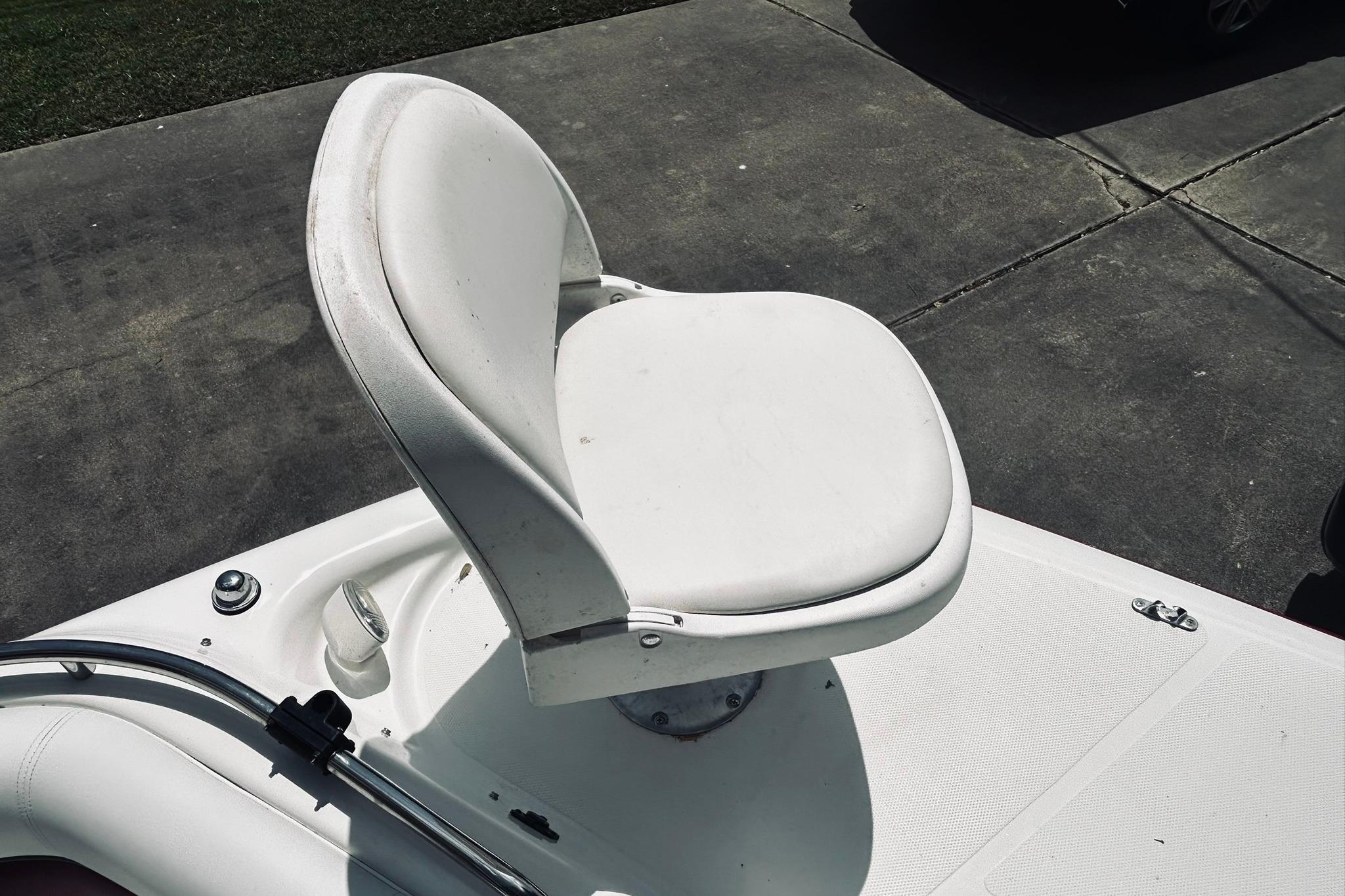 White swivel seat on 2013 Hurricane SunDeck Sport 201 OB boat.